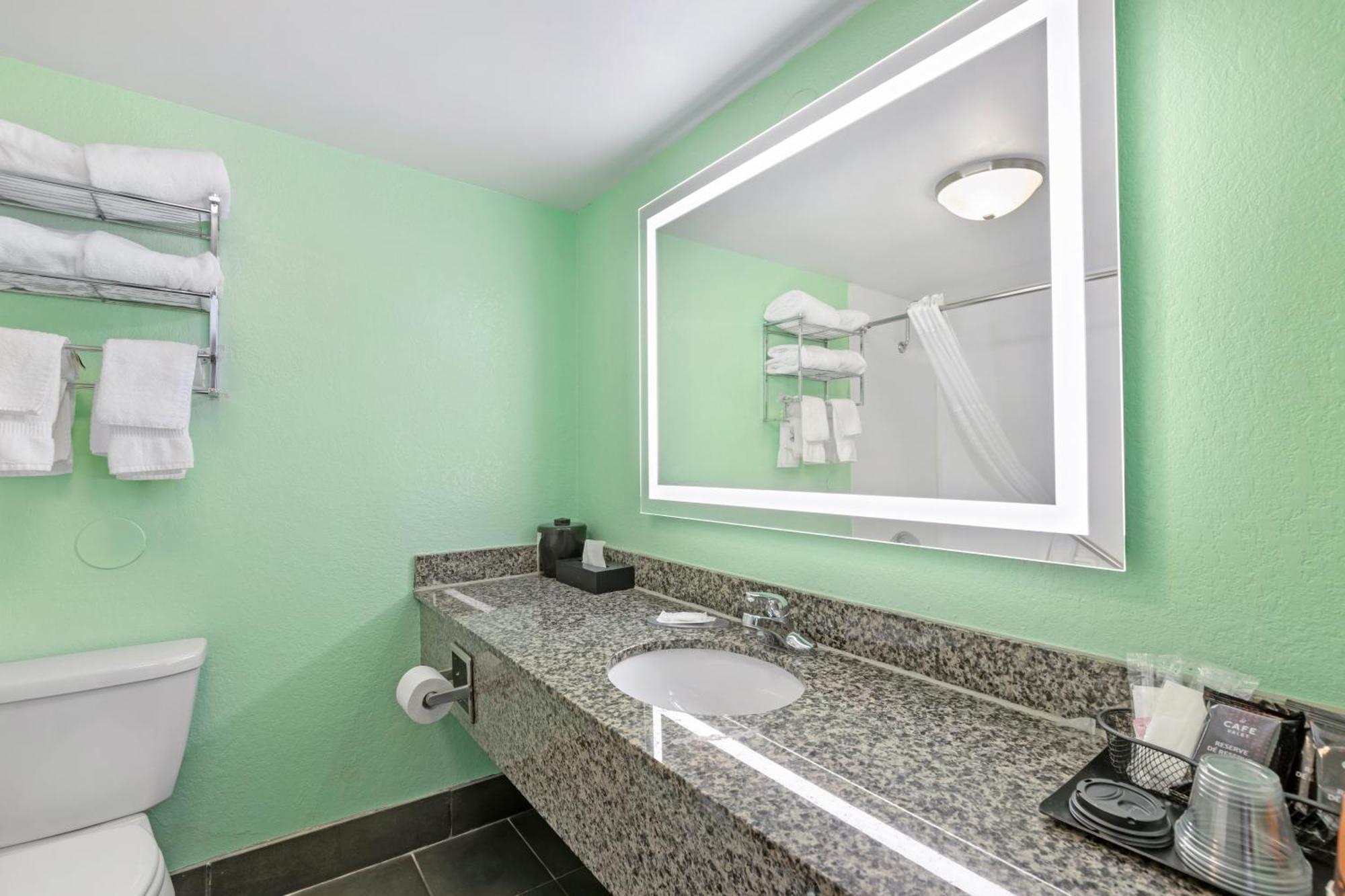 King Room Tub Disability Access or Non Smoking