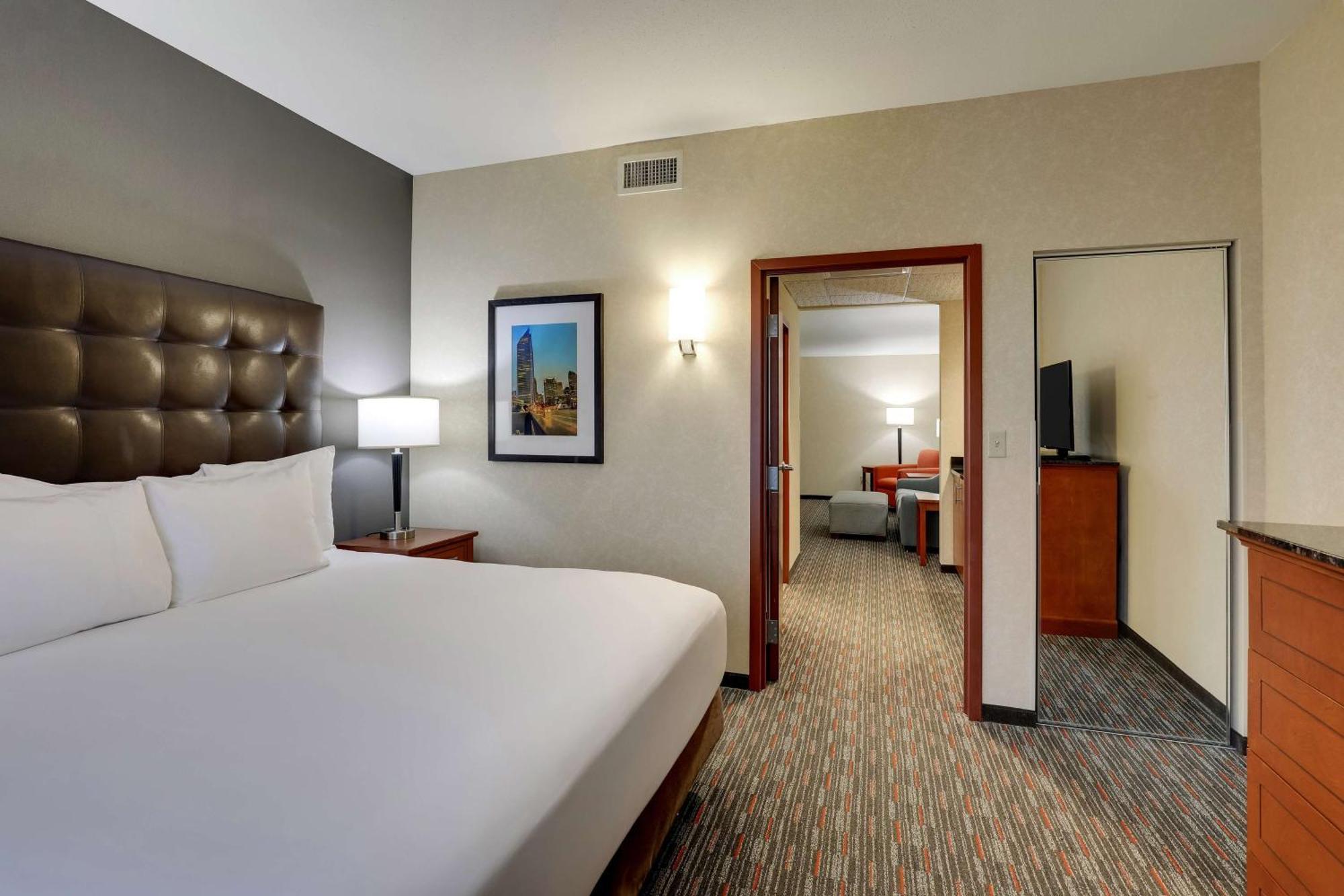 Deluxe King Suite – Hearing Accessible,1651209489:JPEG