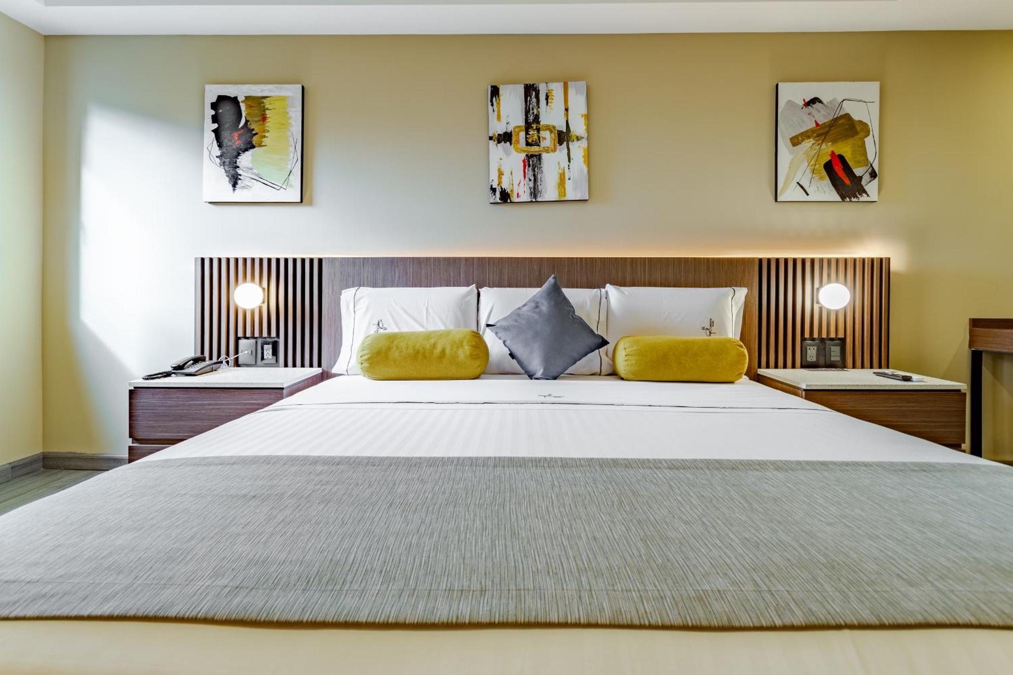 Deluxe King Room
