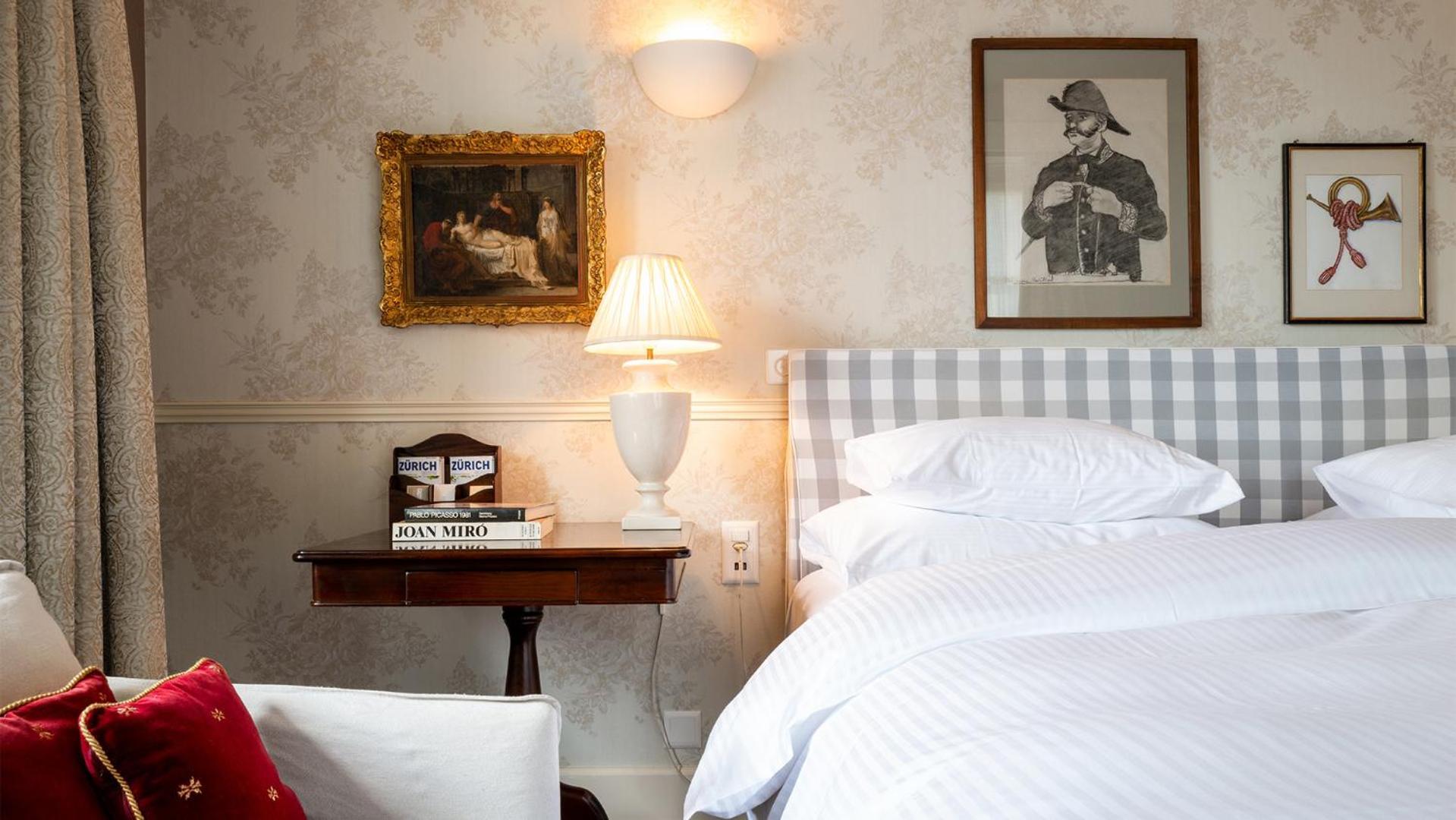 Superior Corner Room