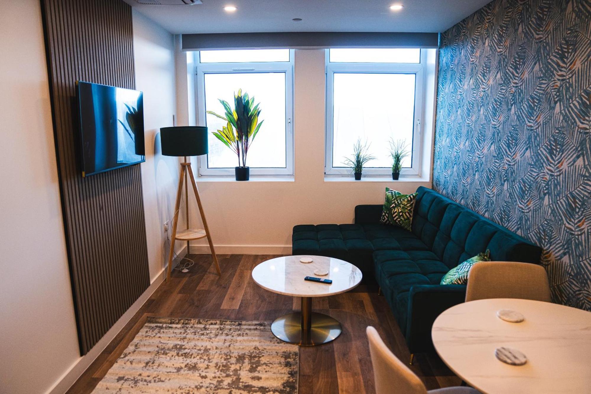 Deluxe One-Bedroom Apartment