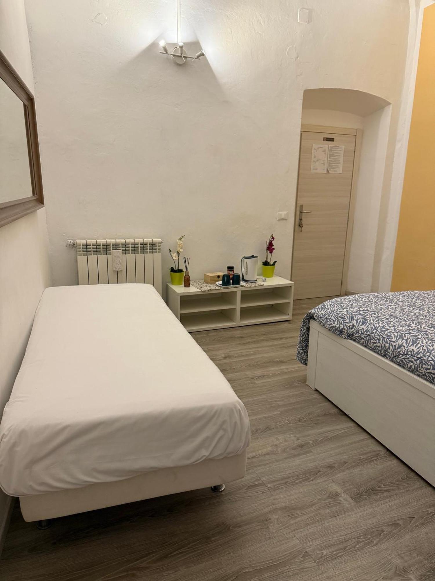 Standard Triple Room with External Private Bathroom