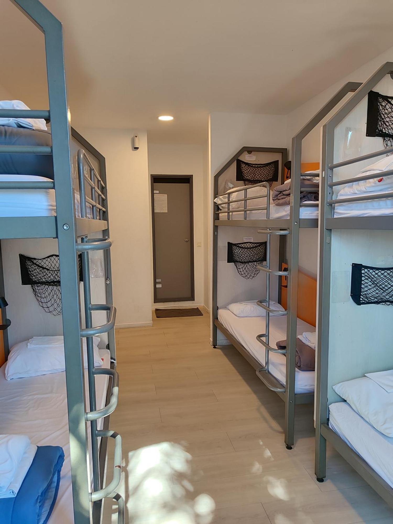 Bed 6-Bed Female Dormitory Ensuite Bathroom