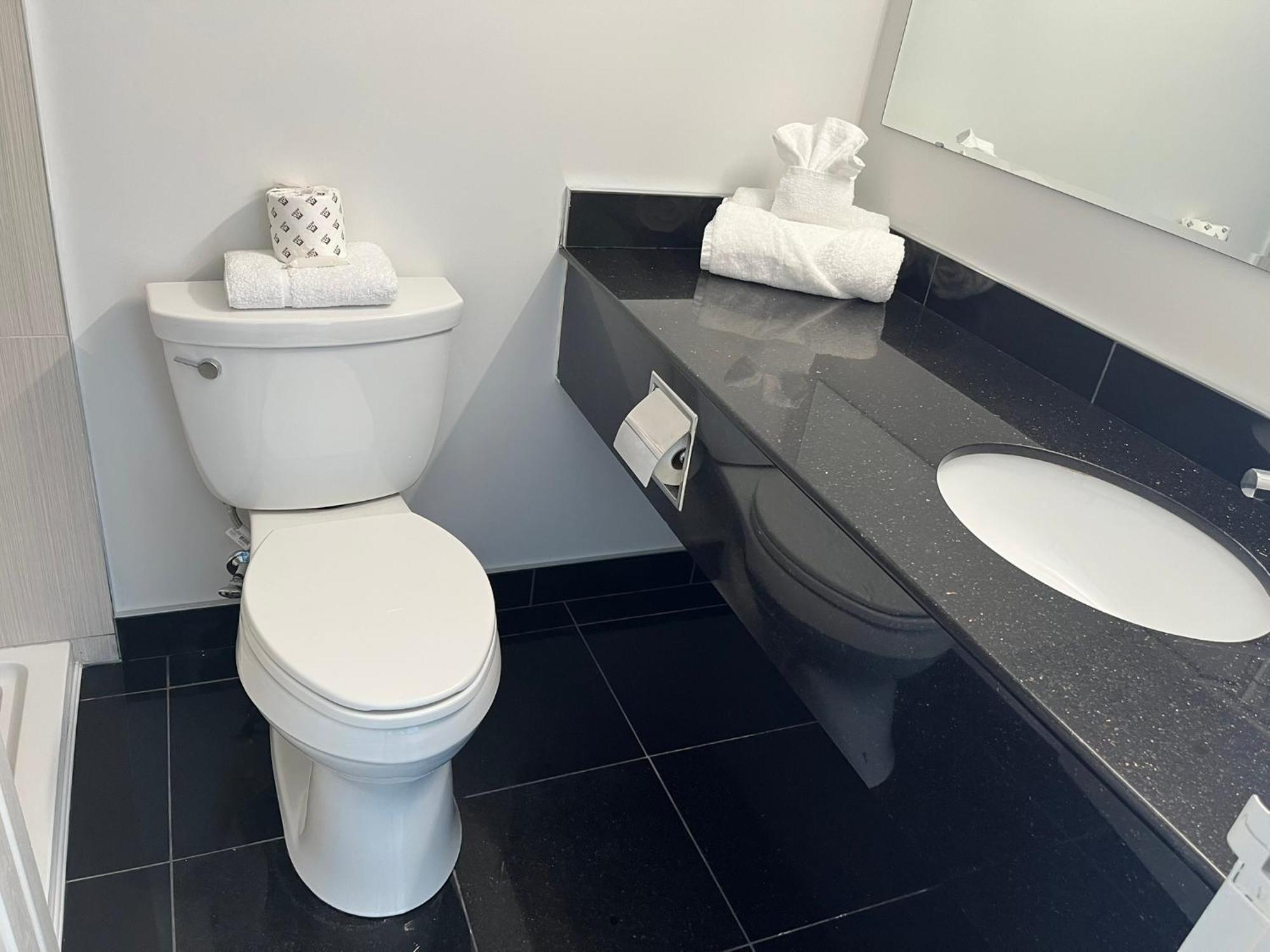 Deluxe Queen Room,1655037421:JPEG