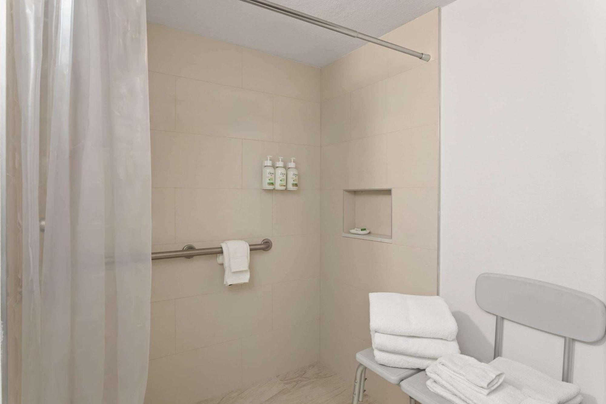 Queen Room with Roll-In Shower - Mobility Accessible/Non-Smoking