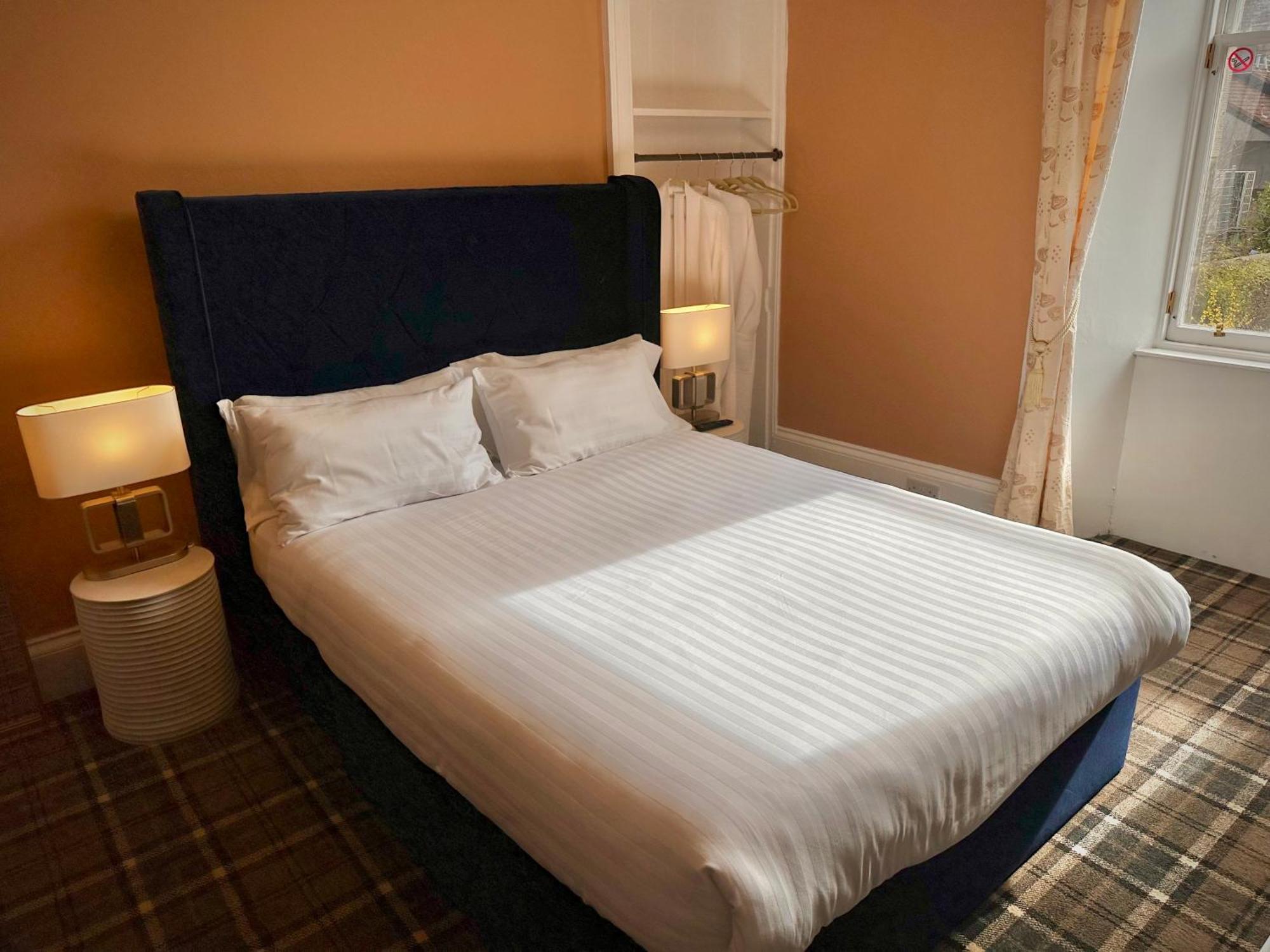 Superior King Size Separate Bathroom