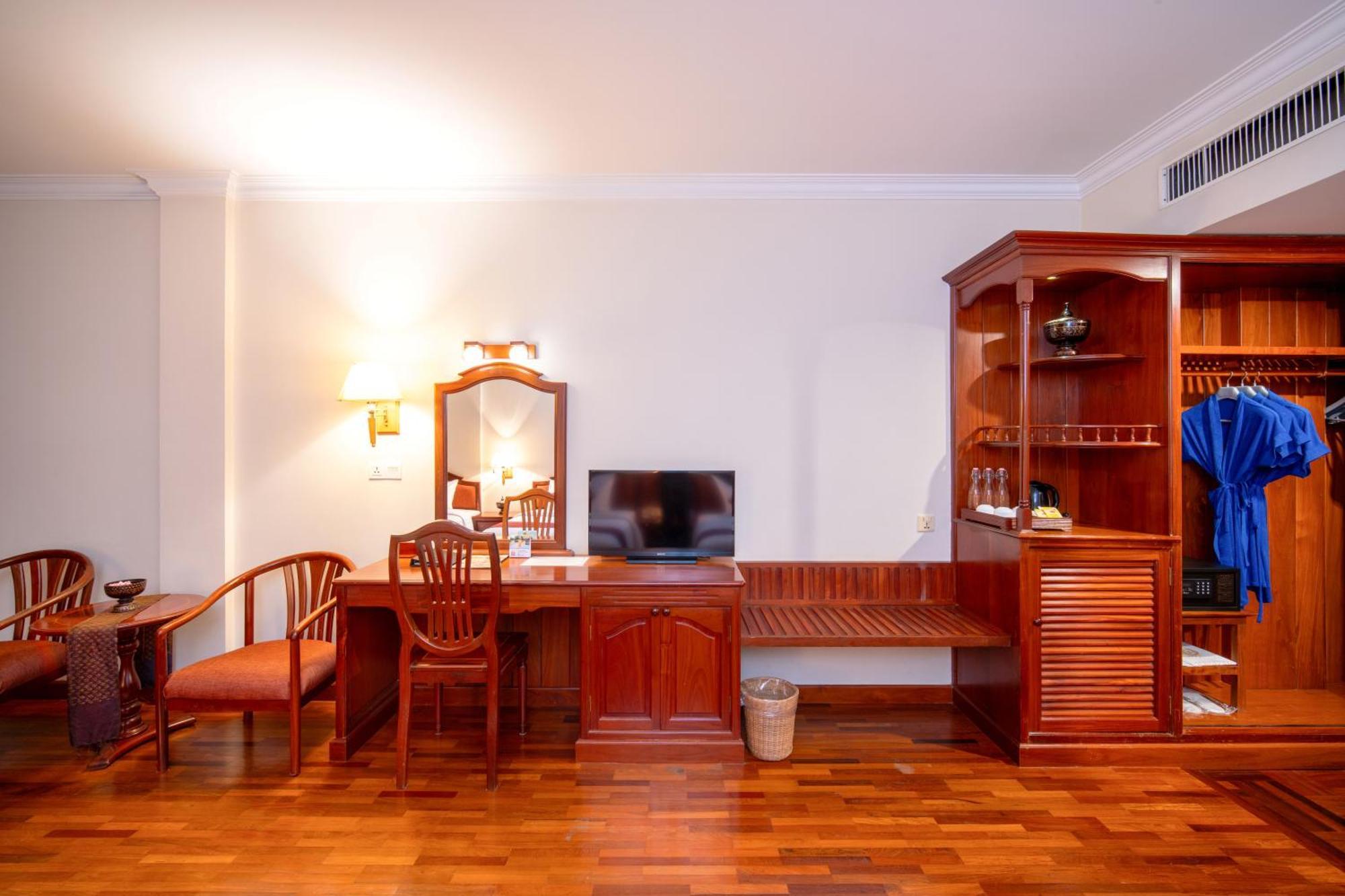 Deluxe Family Room