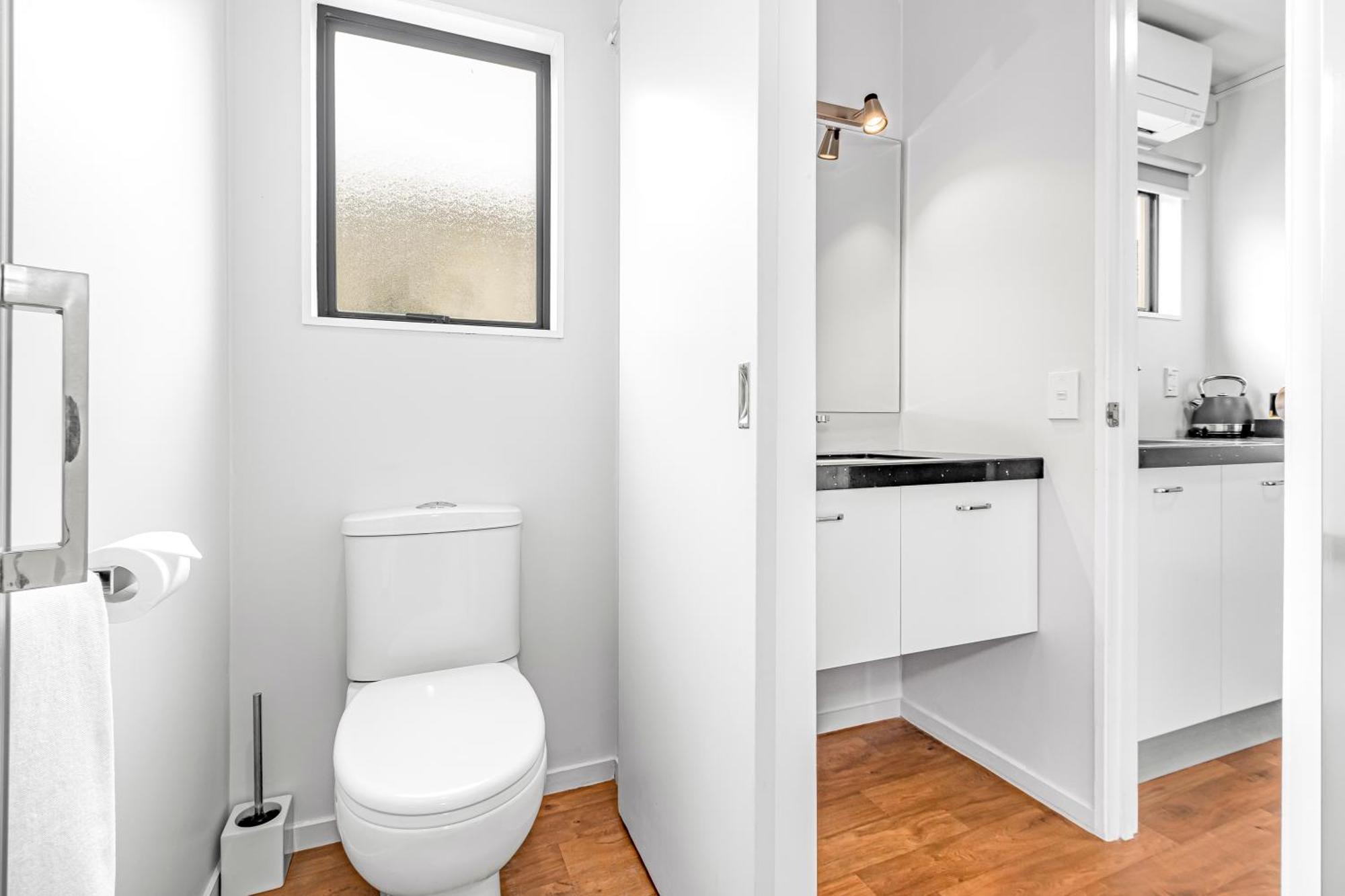 Queen Studio,1658751586:JPEG