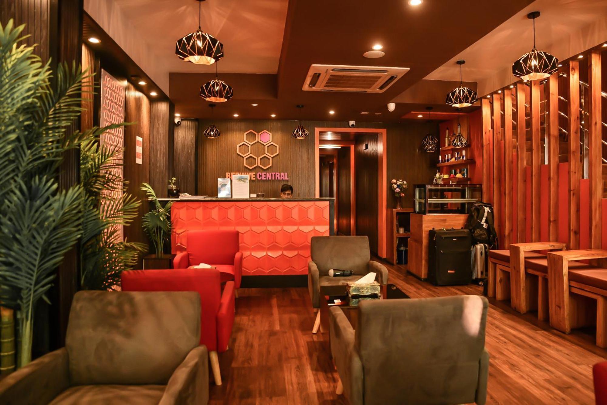 Standard Twin Room Return Airport Transfer of Food & Beverage