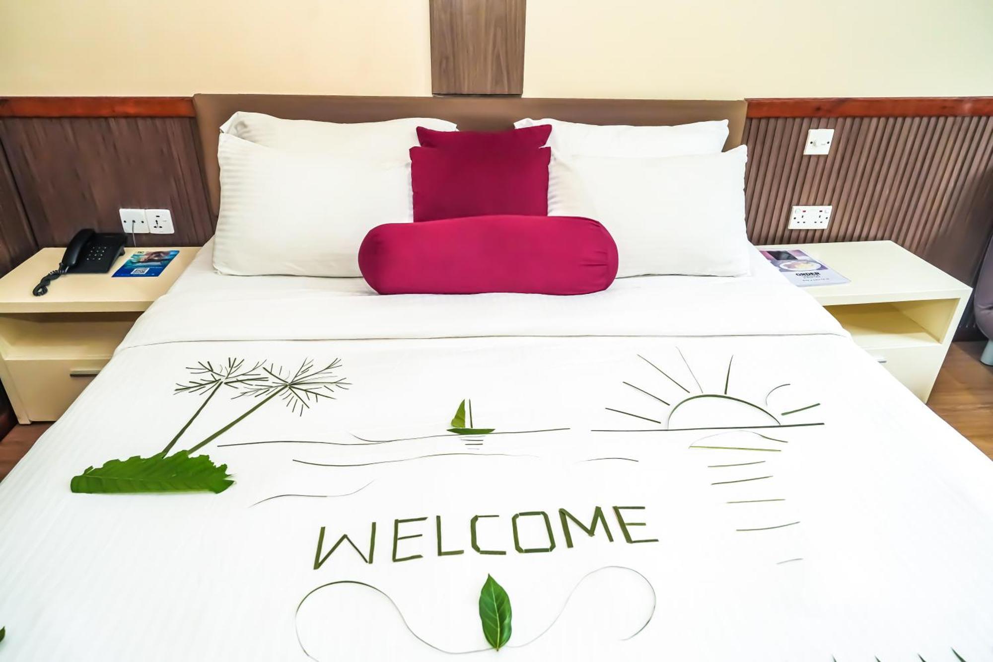 Deluxe Double Room Return Airport Transfer of Food & Beverage