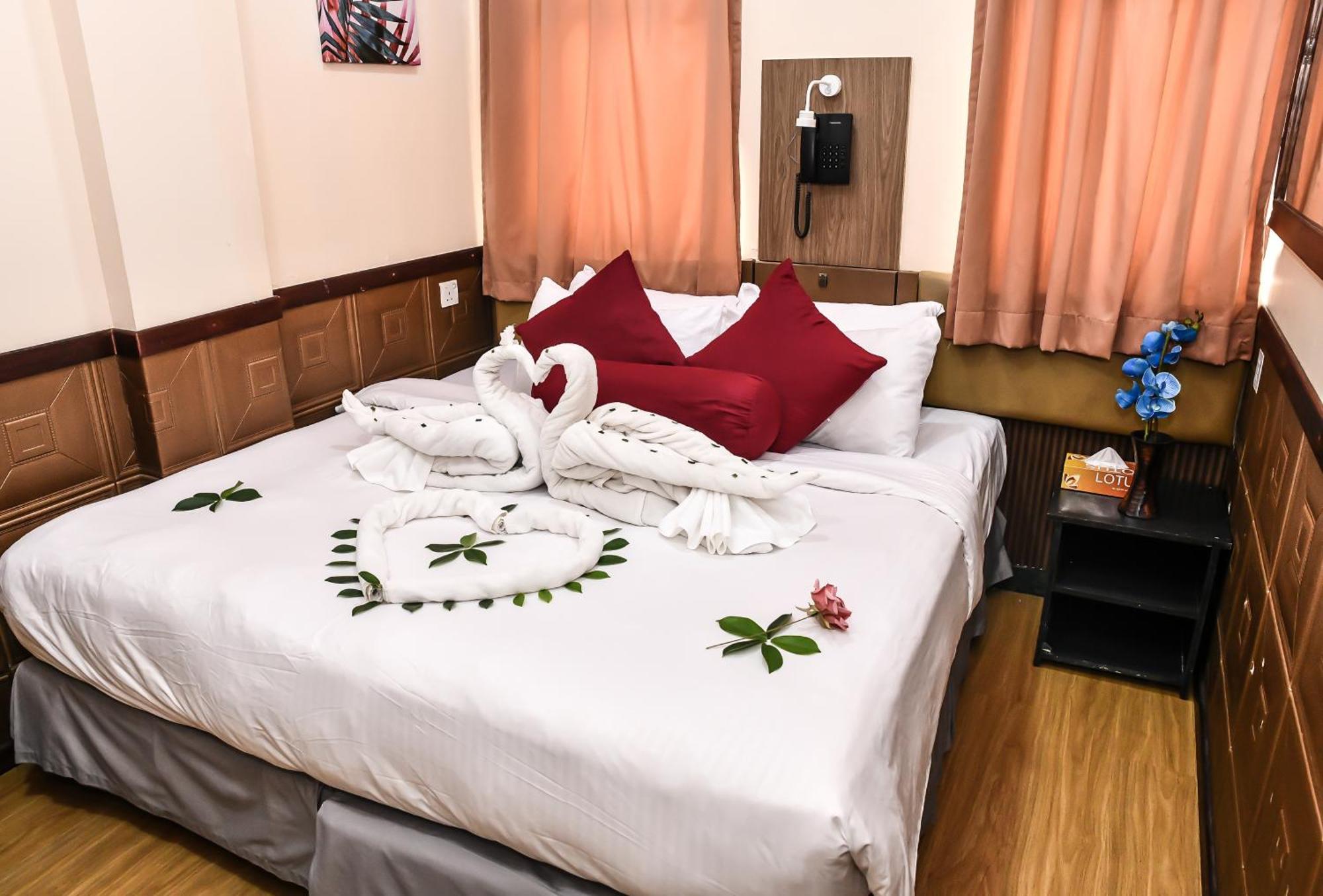 Standard Double Room Return Airport Transfer of Food & Beverage