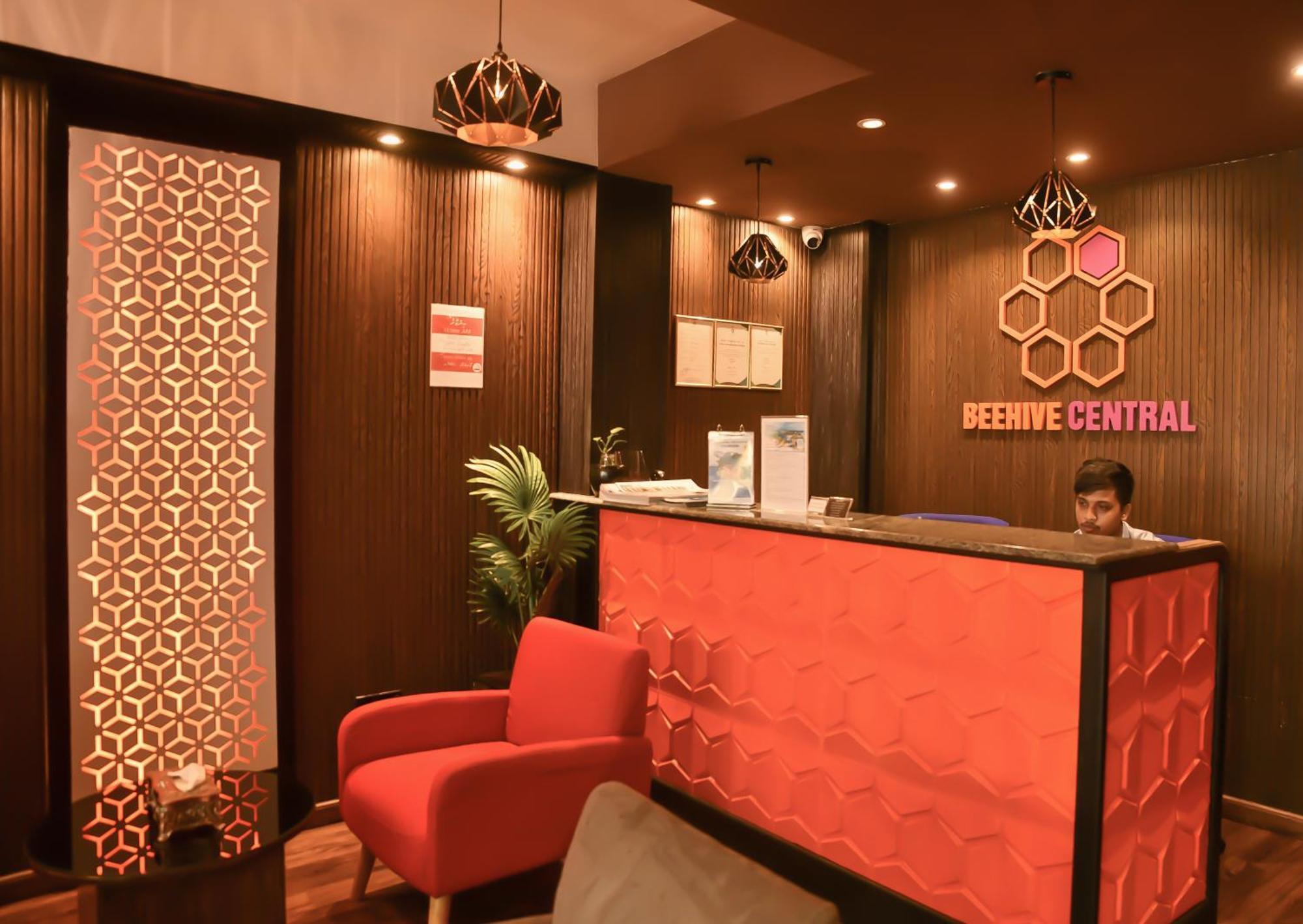 Standard Twin Room Return Airport Transfer of Food & Beverage