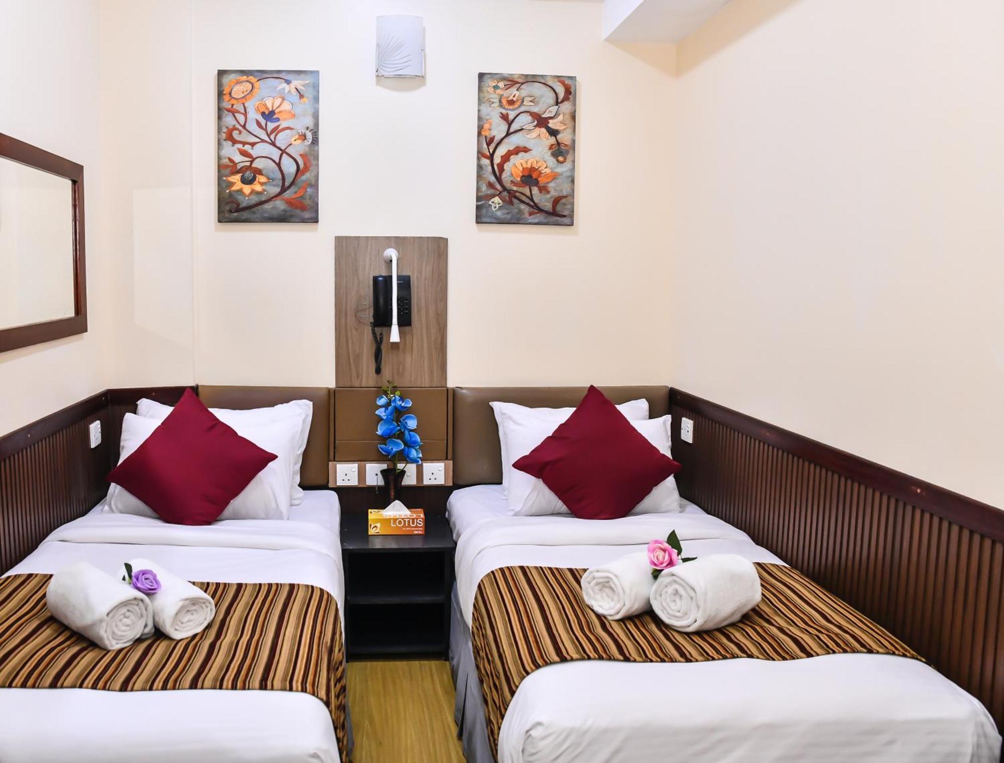 Standard Twin Room Return Airport Transfer of Food & Beverage