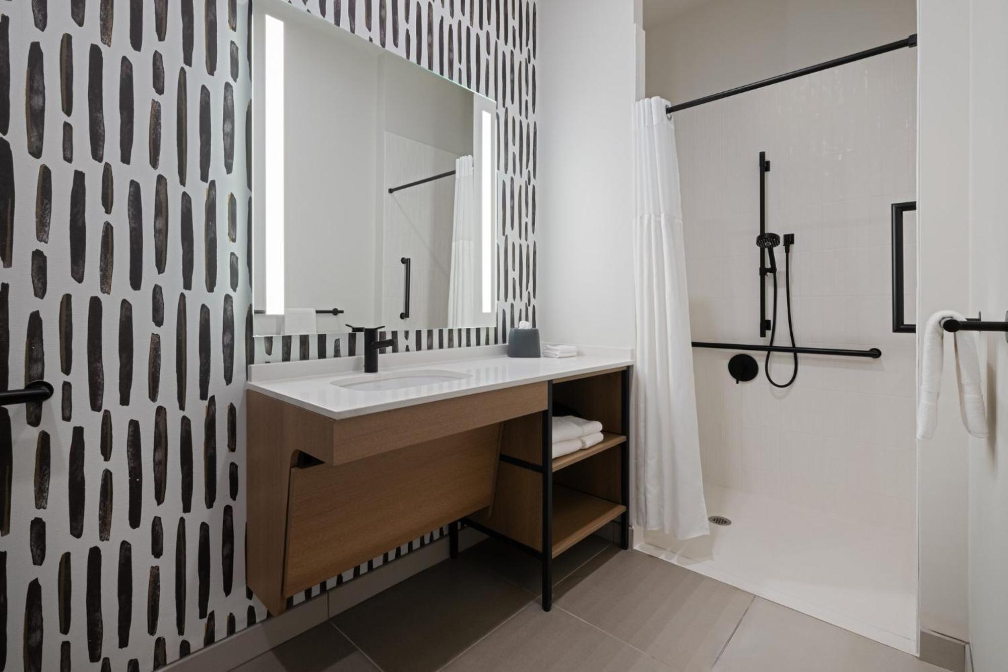 Studio King Suite with Roll In Shower - Mobility Accessible