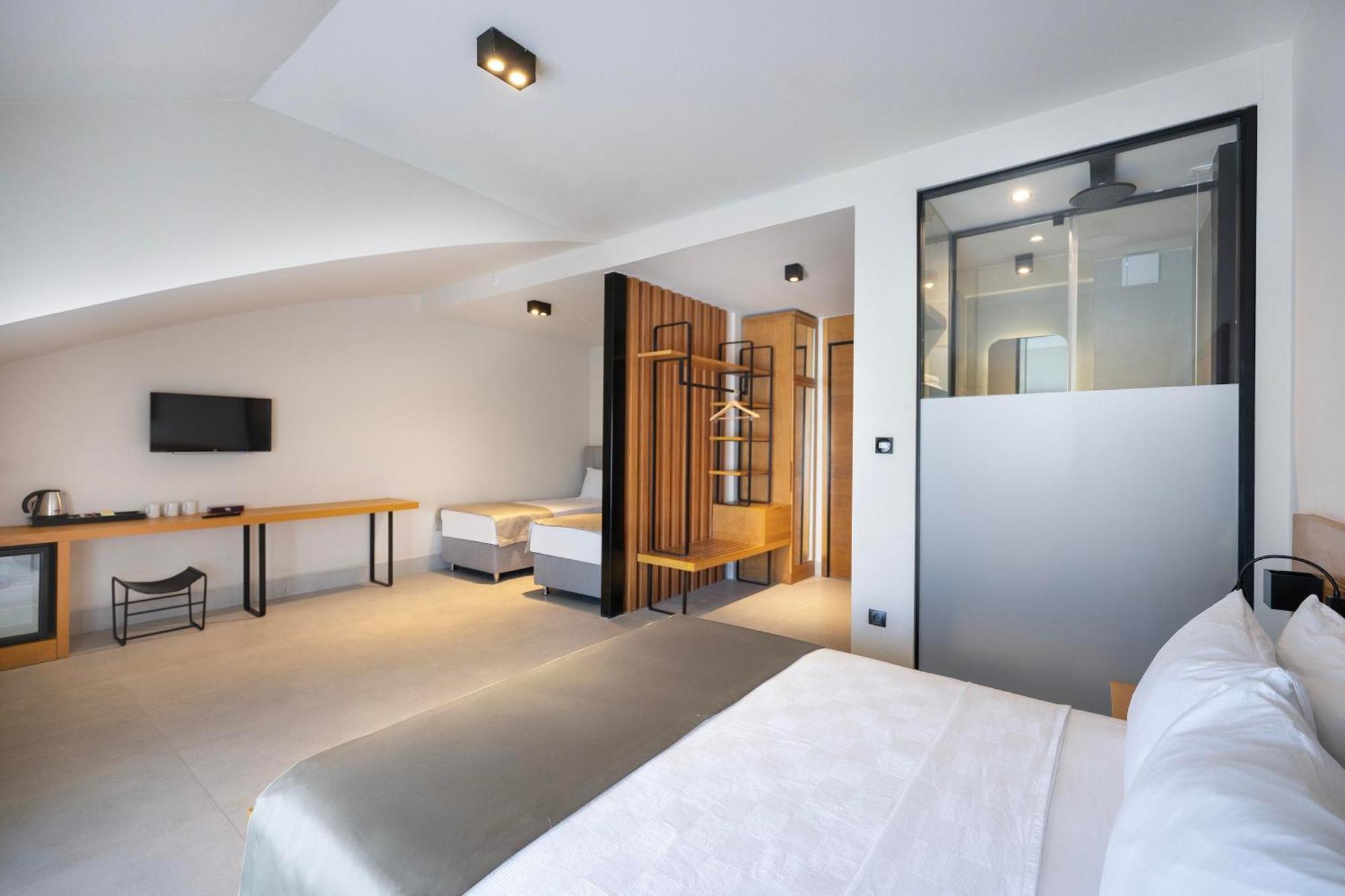 Deluxe Family Suite,1659737113:JPEG