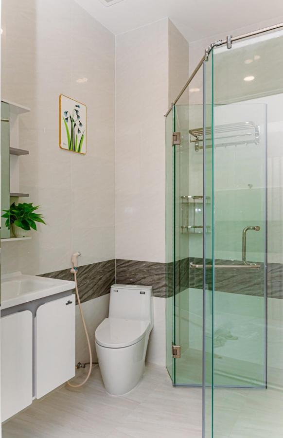 Family Room Private Bathroom