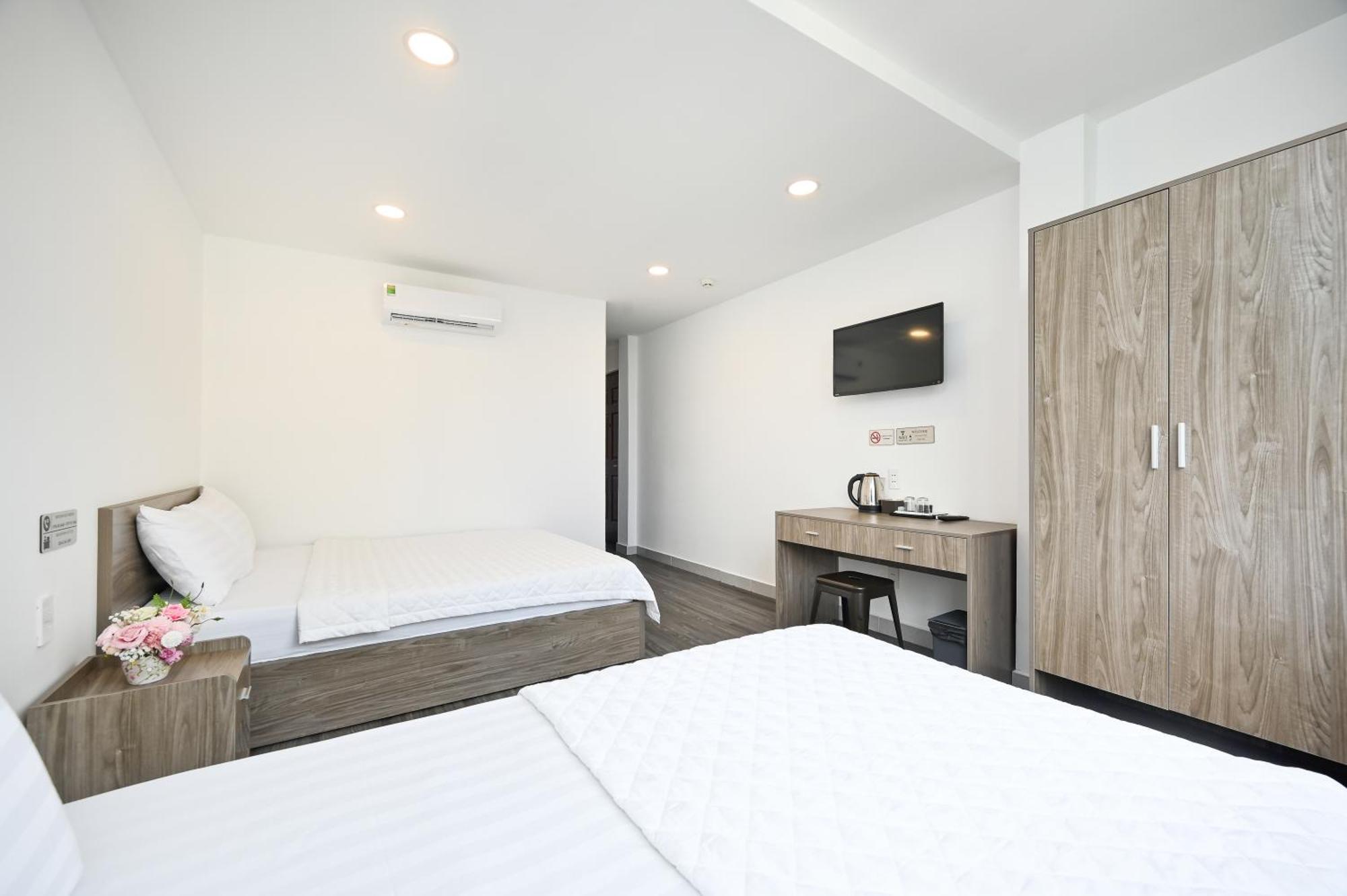 Deluxe Triple Room City View