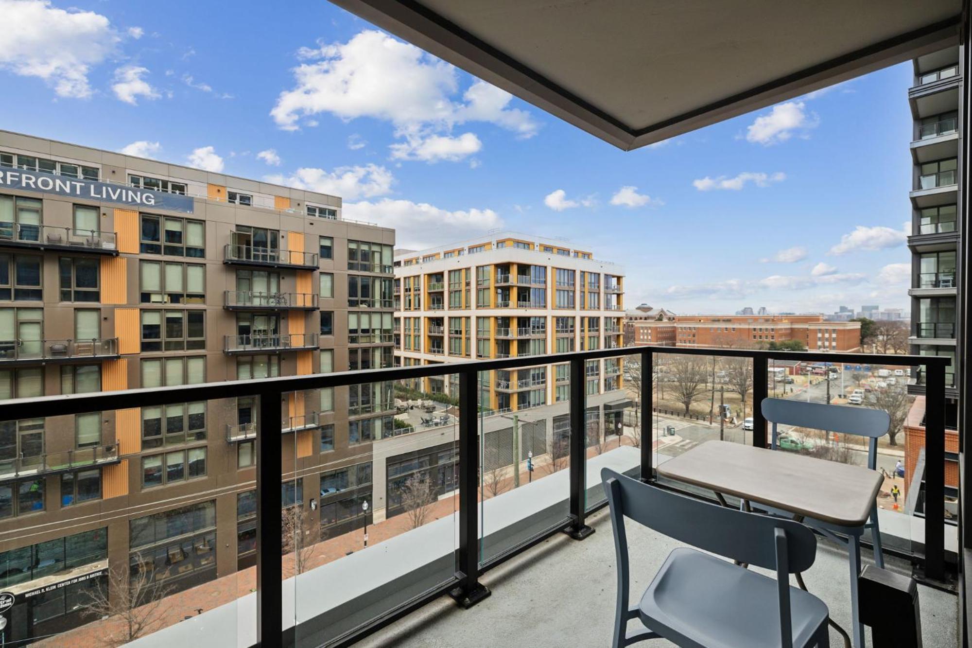 Two-Bedroom Deluxe Apartment with Balcony
