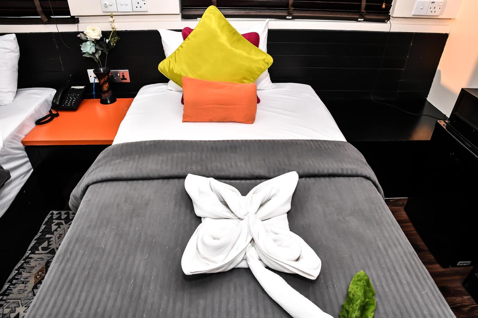 Superior Double Room Return Airport Transfer on Food & Beverage