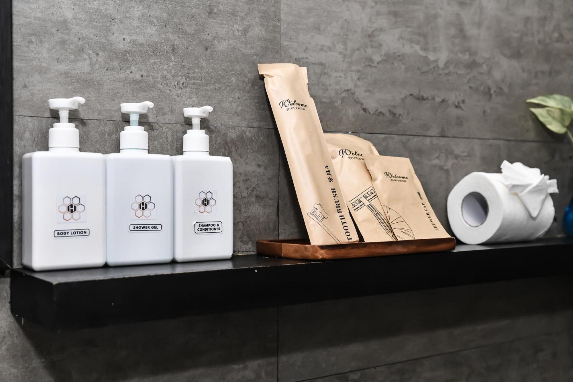 Business Deluxe Room (Free Return Airport Transfer and 10% off on Food & Beverage)