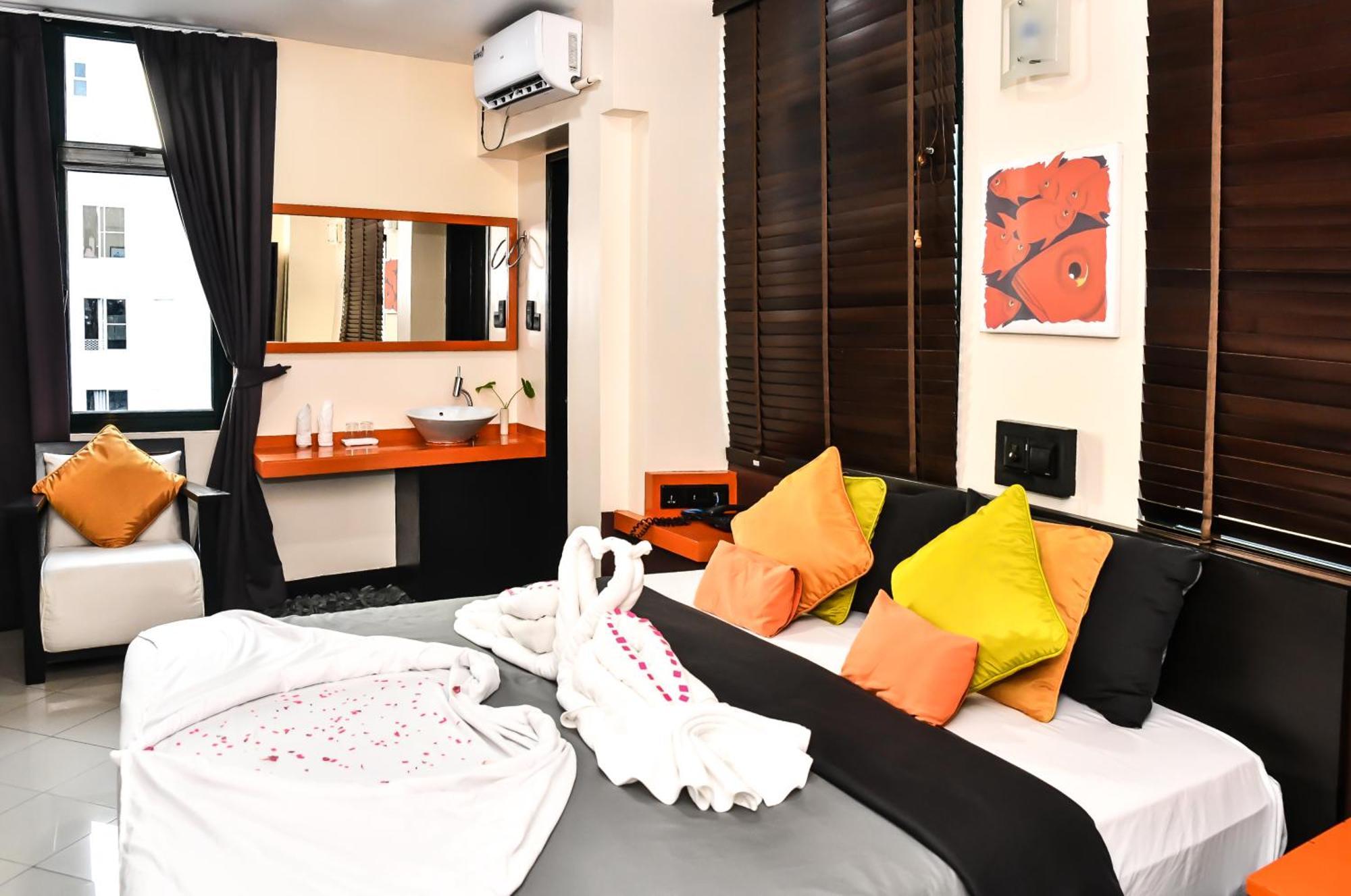 Superior Double Room Return Airport Transfer on Food & Beverage