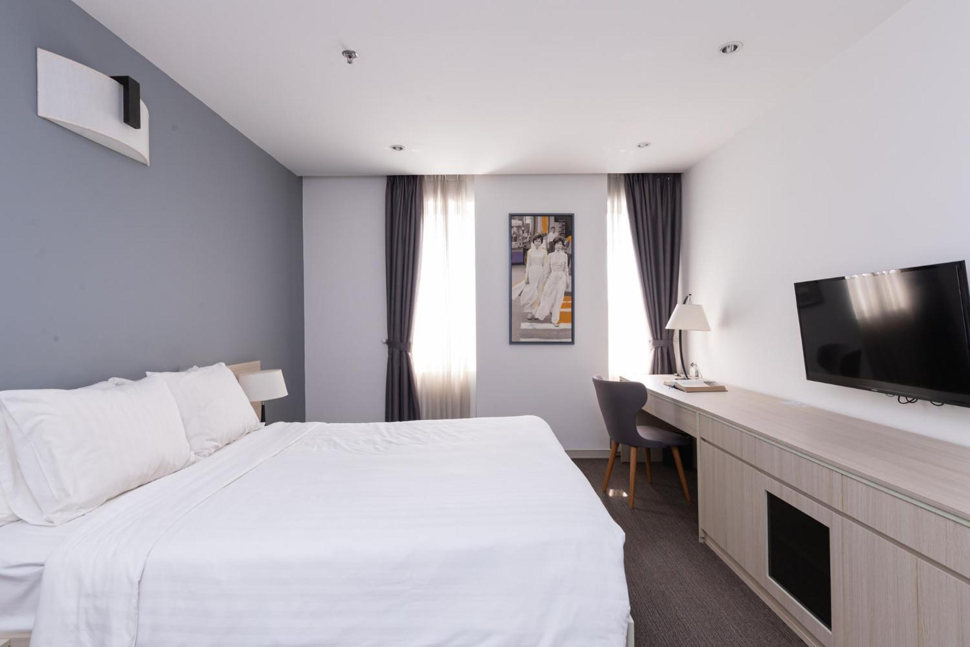 Two-Bedroom Apartment City View