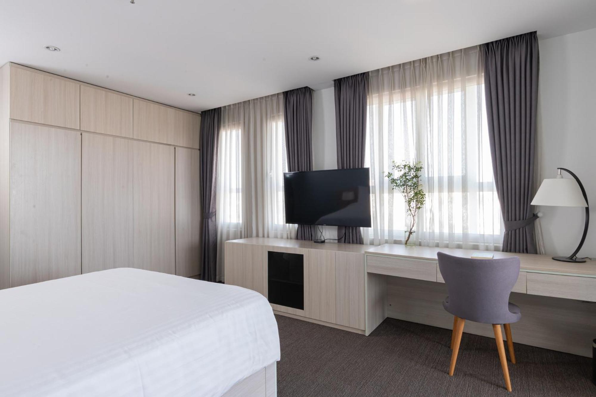 One-Bedroom Apartment City View