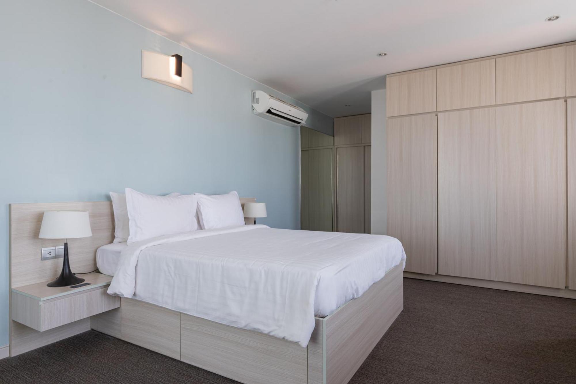 One-Bedroom Apartment City View