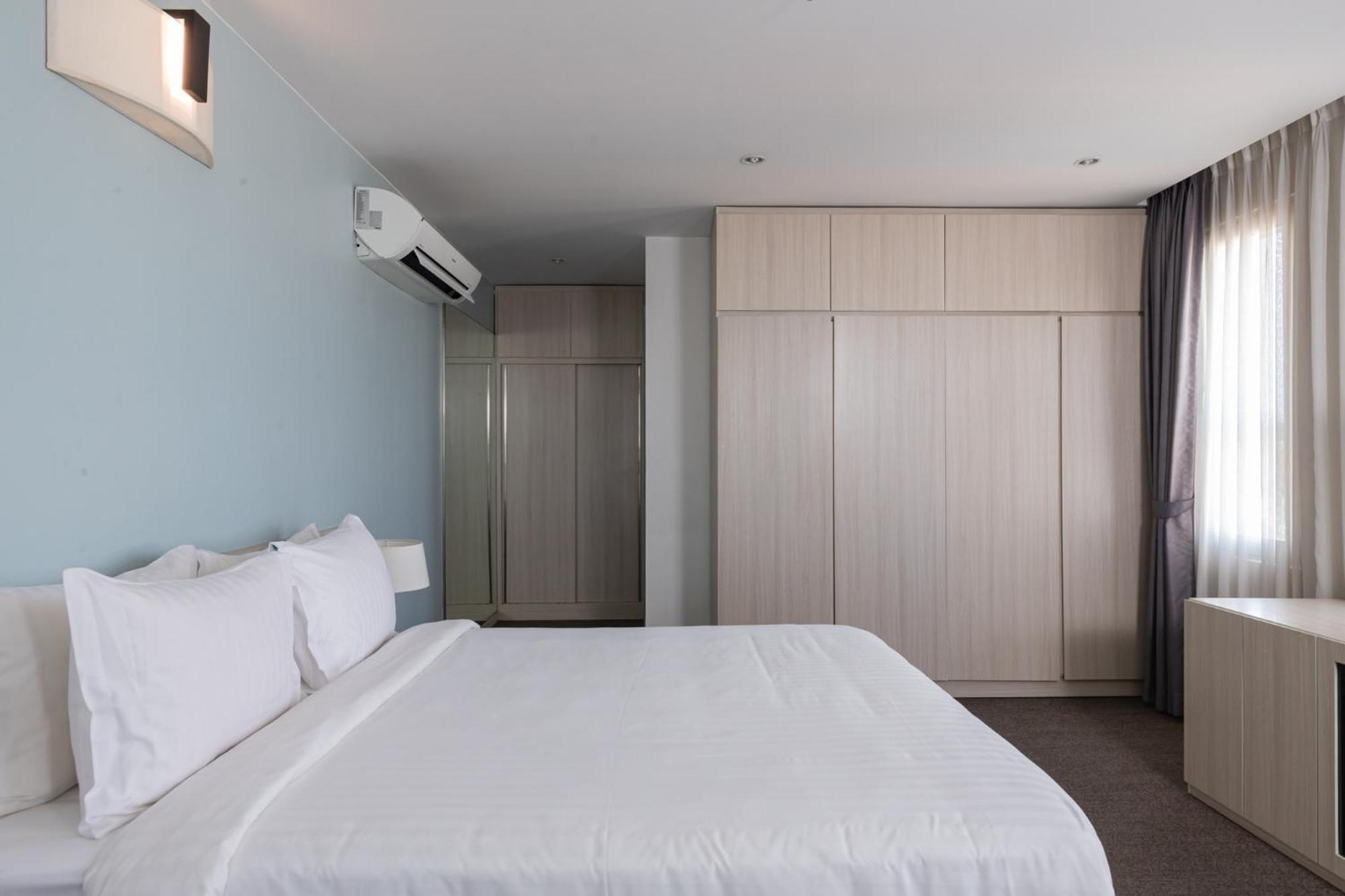 One-Bedroom Apartment City View