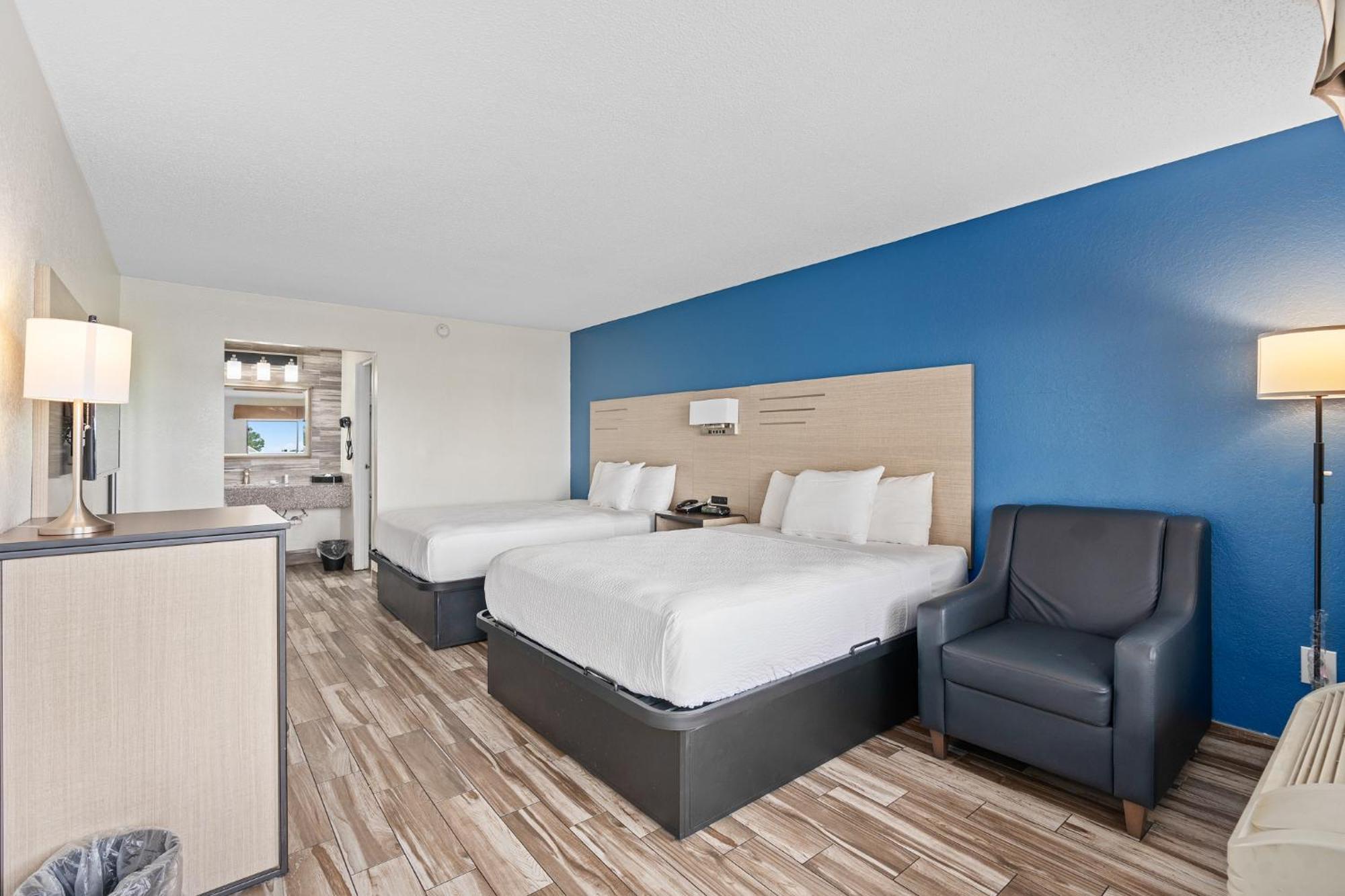 Double Room with Bathtub w/Grab Bars - Mobility Access/Non-Smoking