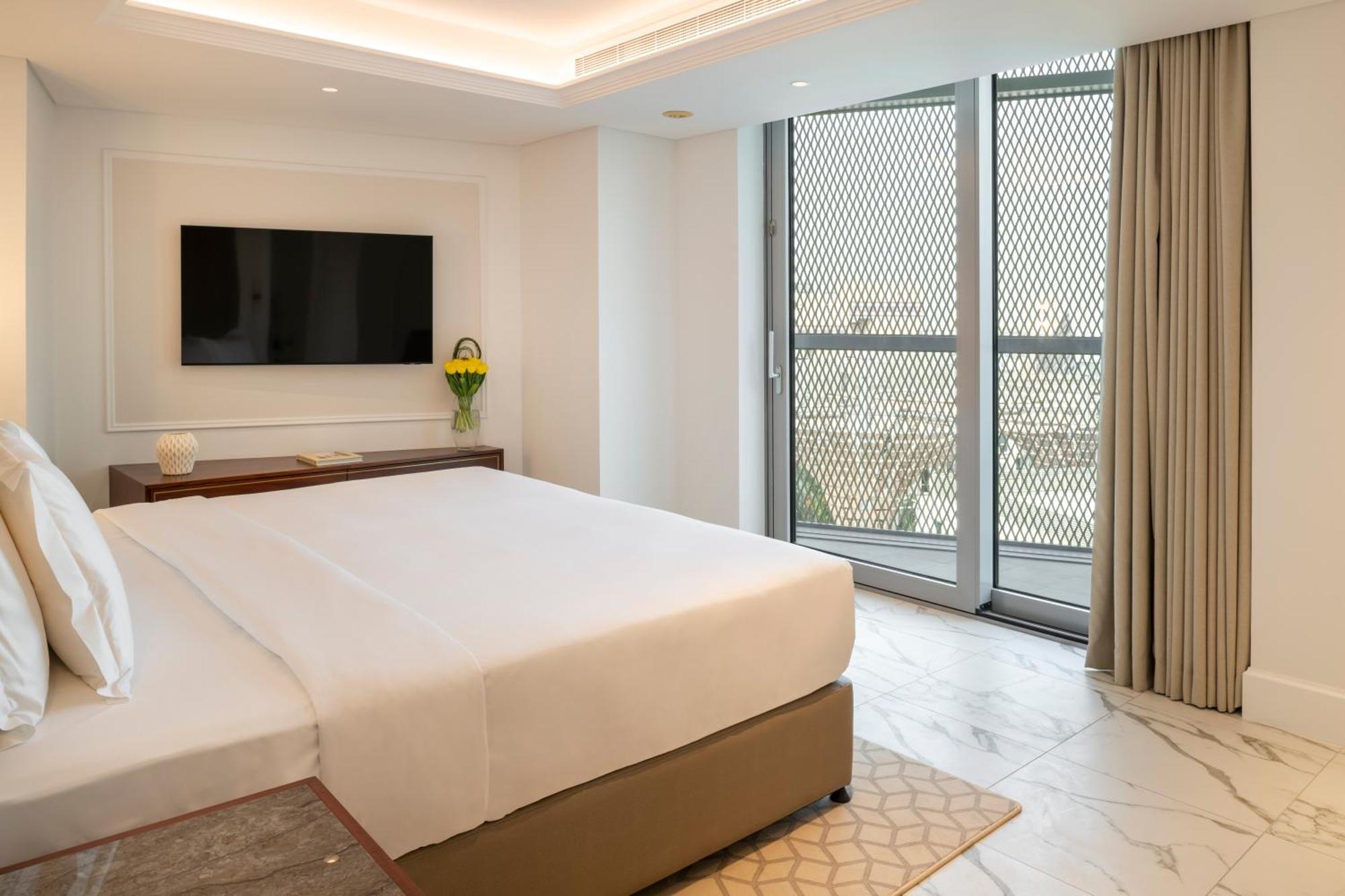 Deluxe Three Bedroom Apartment