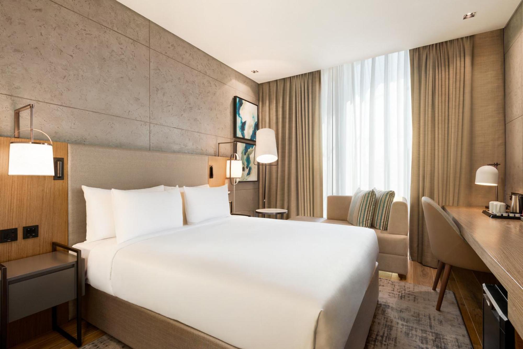 Deluxe Queen Room