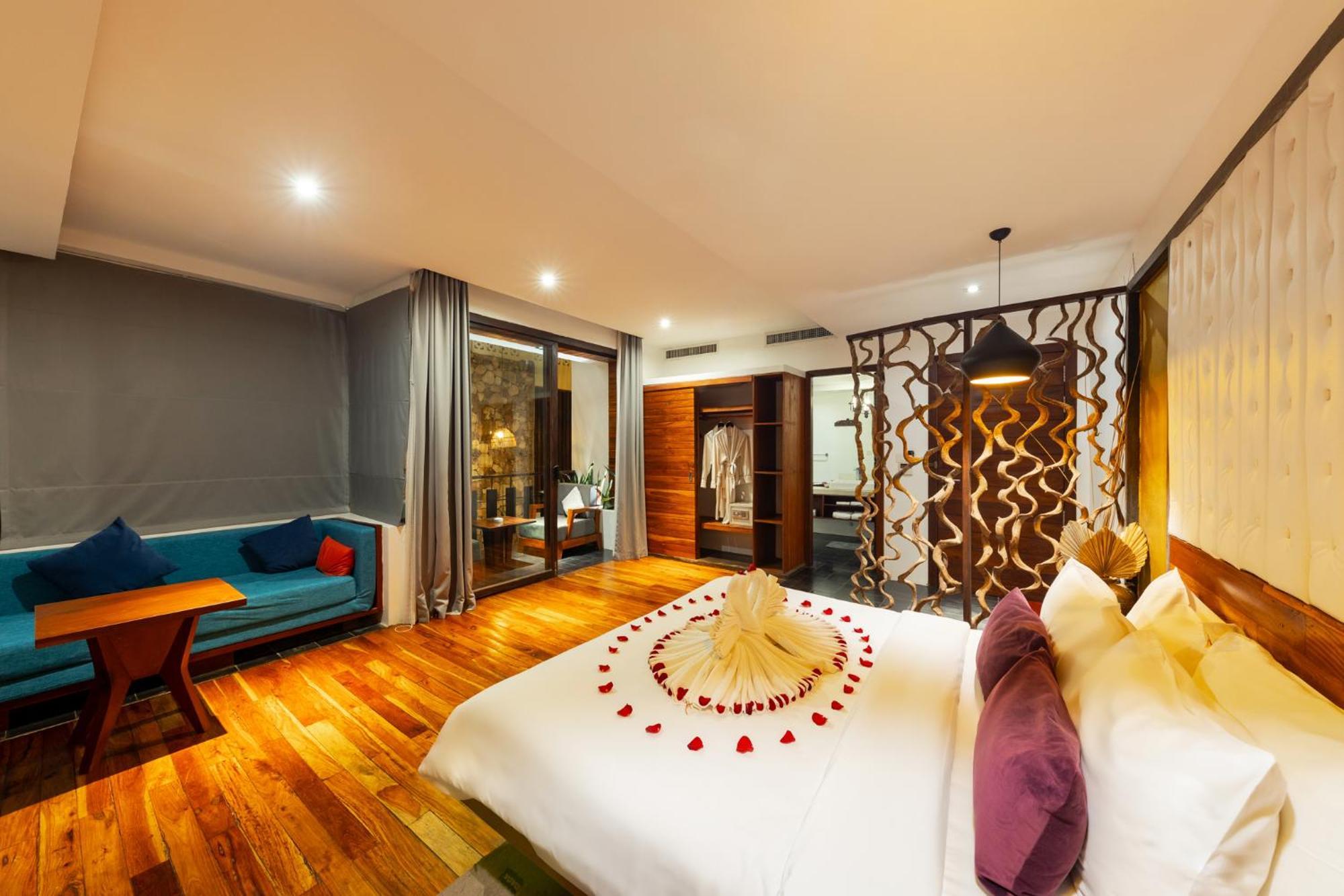 Honeymoon Suite