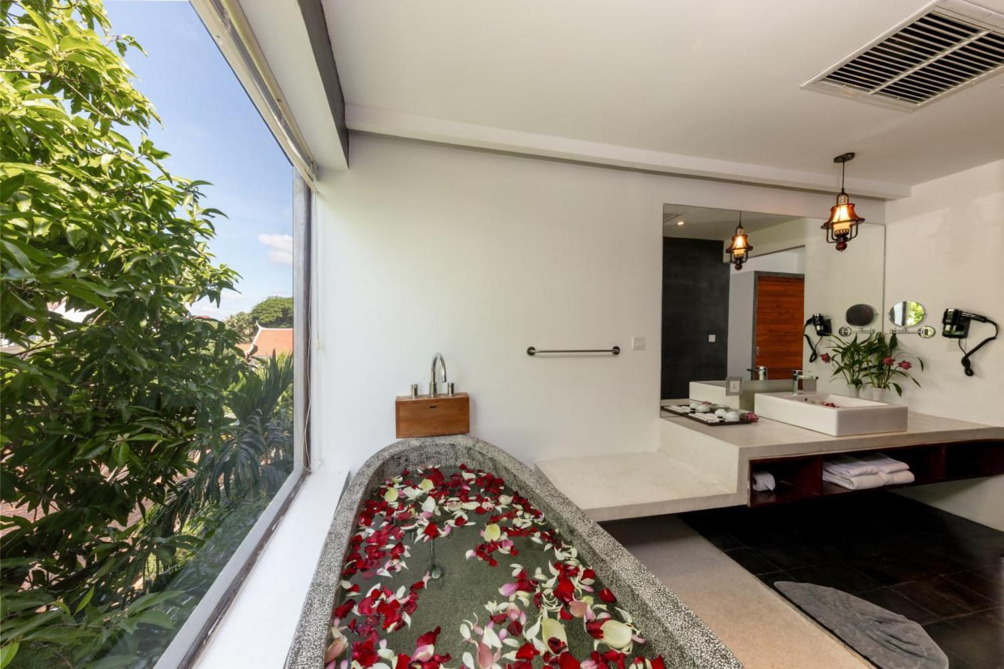 Honeymoon Suite