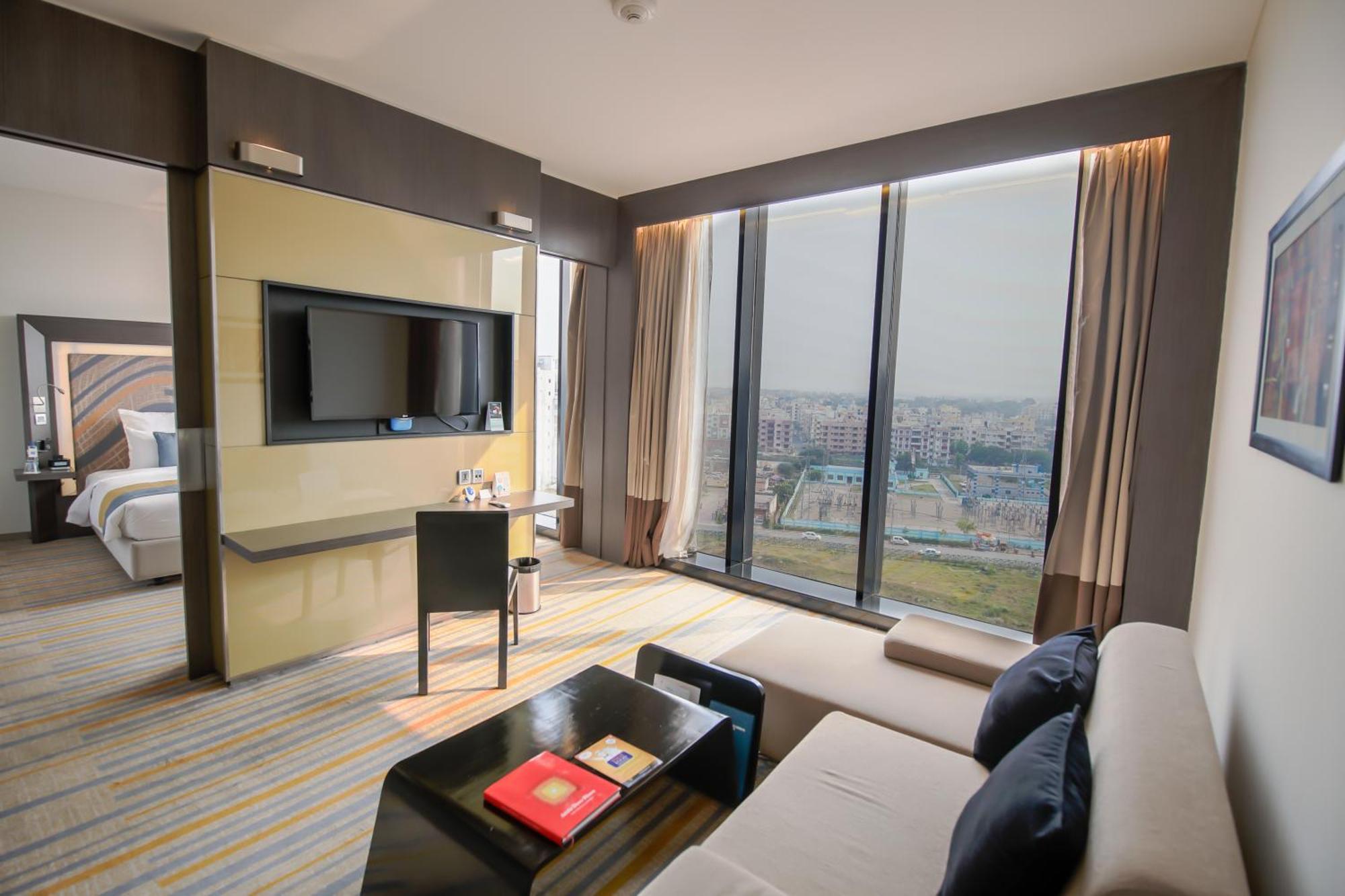 Suite Premier Lounge Access Airport transfers laundry