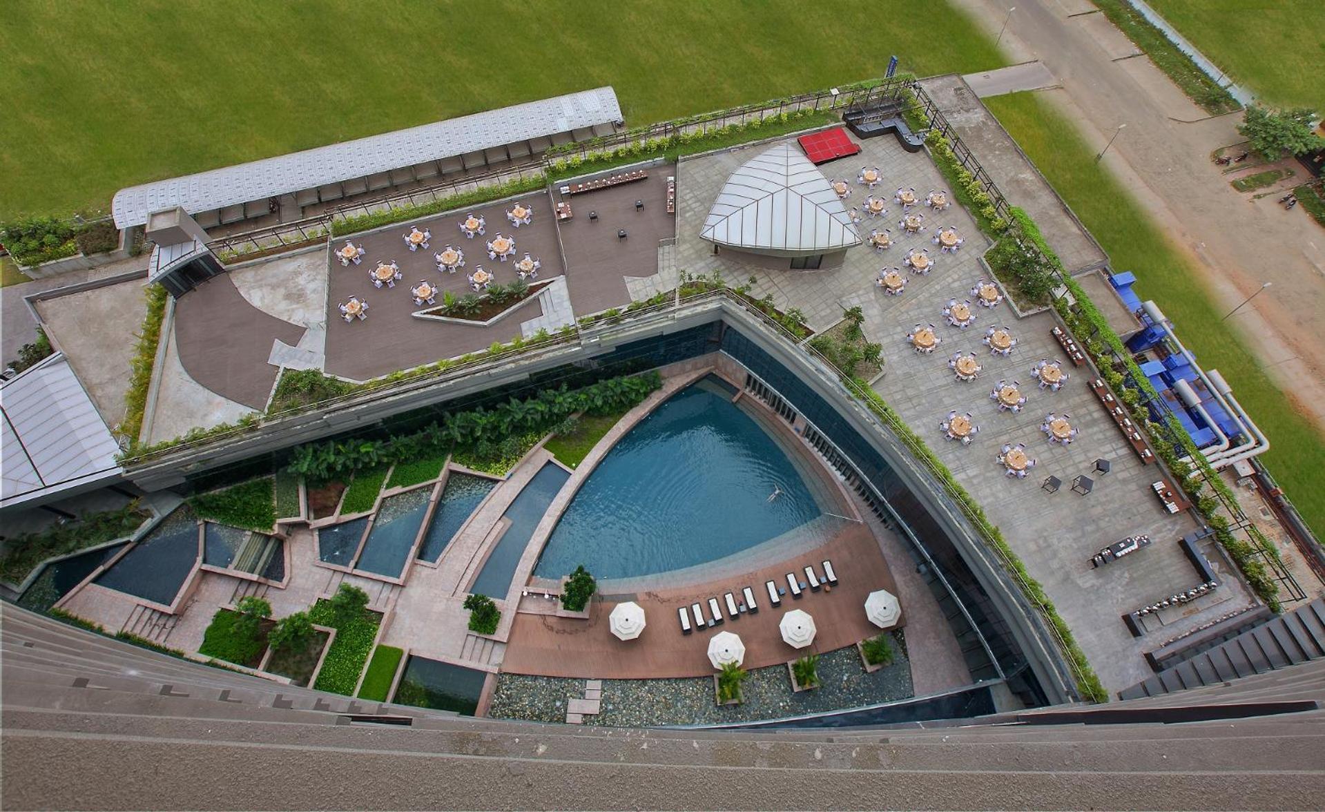 Suite Premier Lounge Access Airport transfers laundry