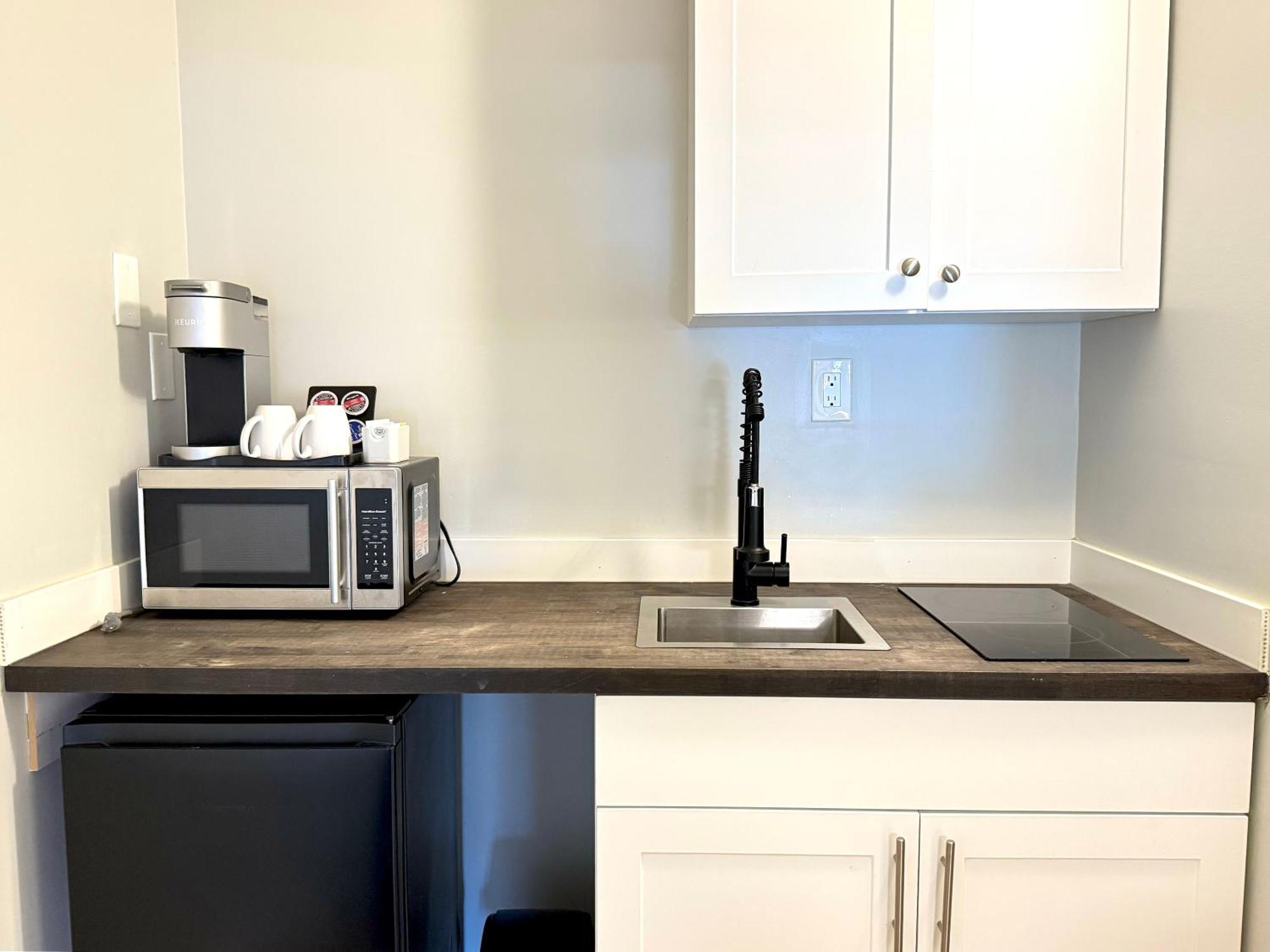 Queen Studio Suite with Kitchenette,1667447947:JPEG
