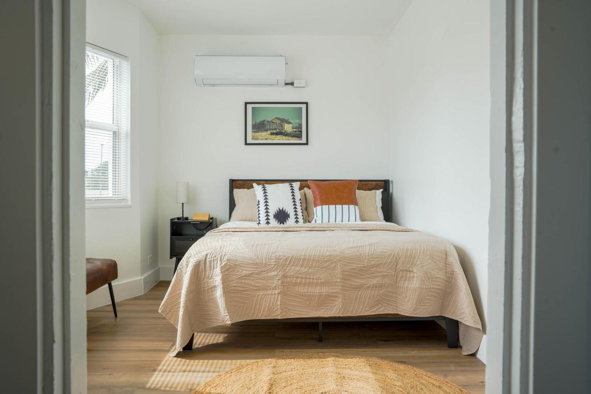 Deluxe One-Bedroom Apartment
