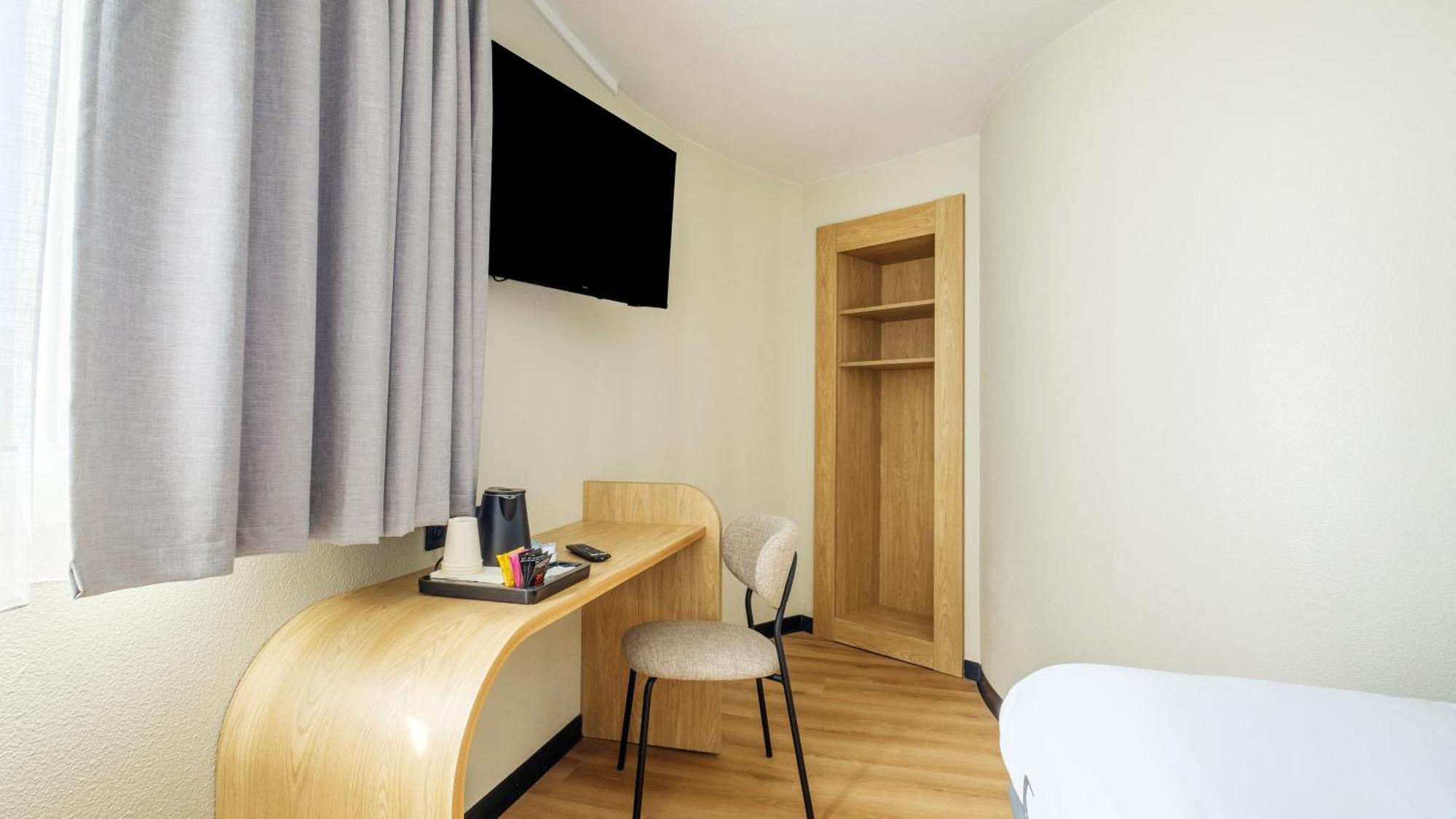 Junior Suite 1 Queen Bed 1 Sofa Bed Double