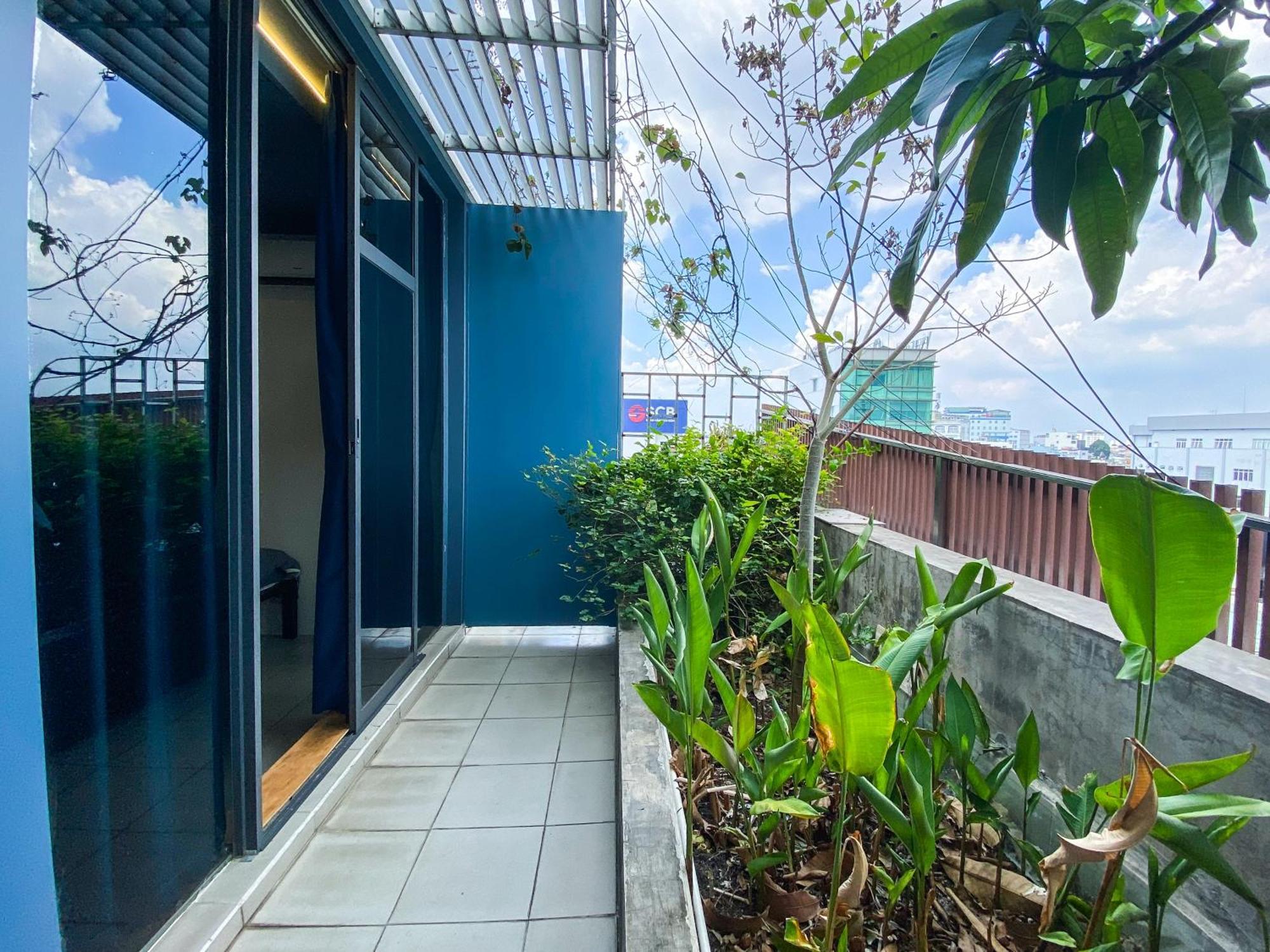 Studio Balcony