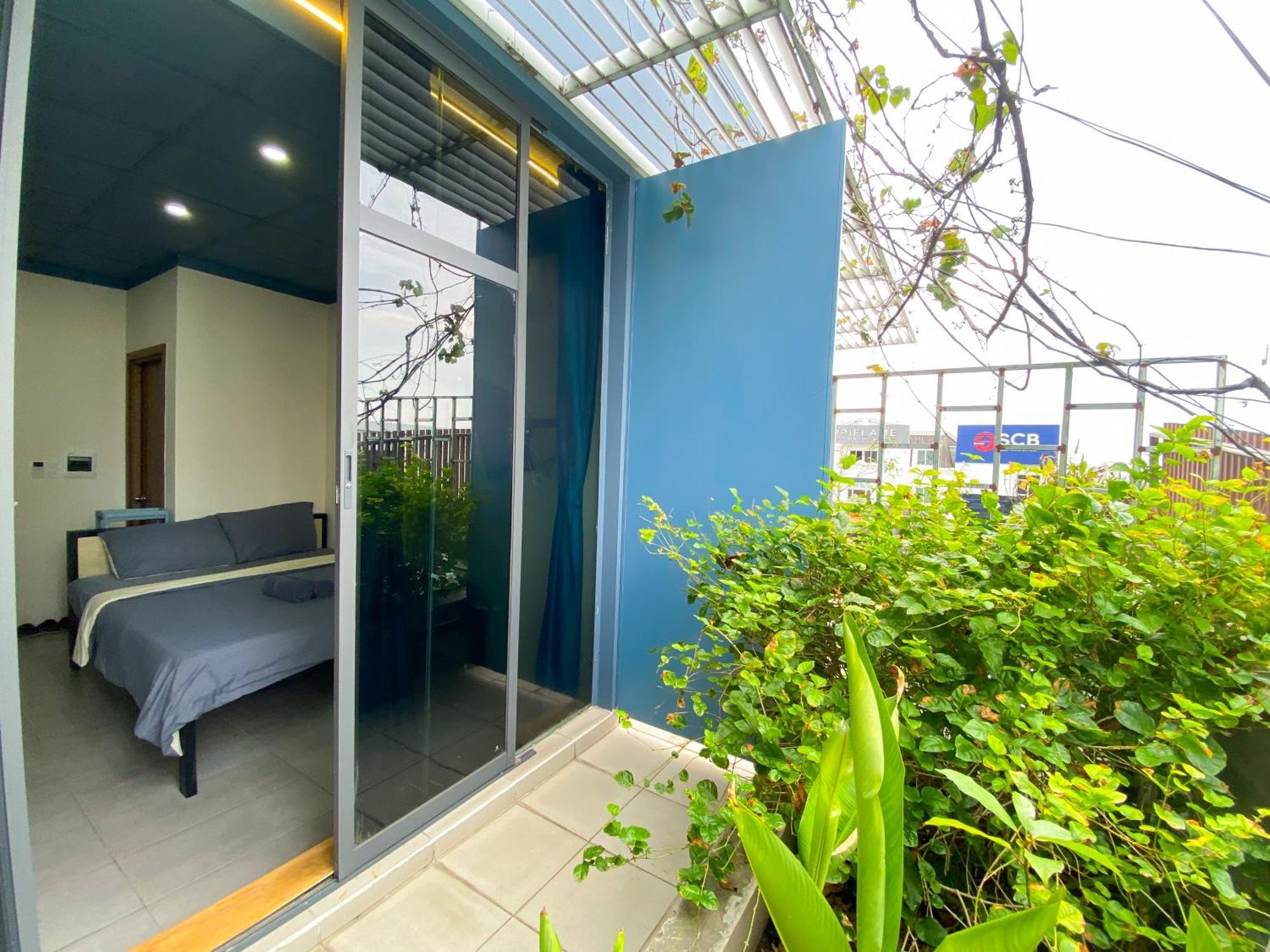 Studio Balcony