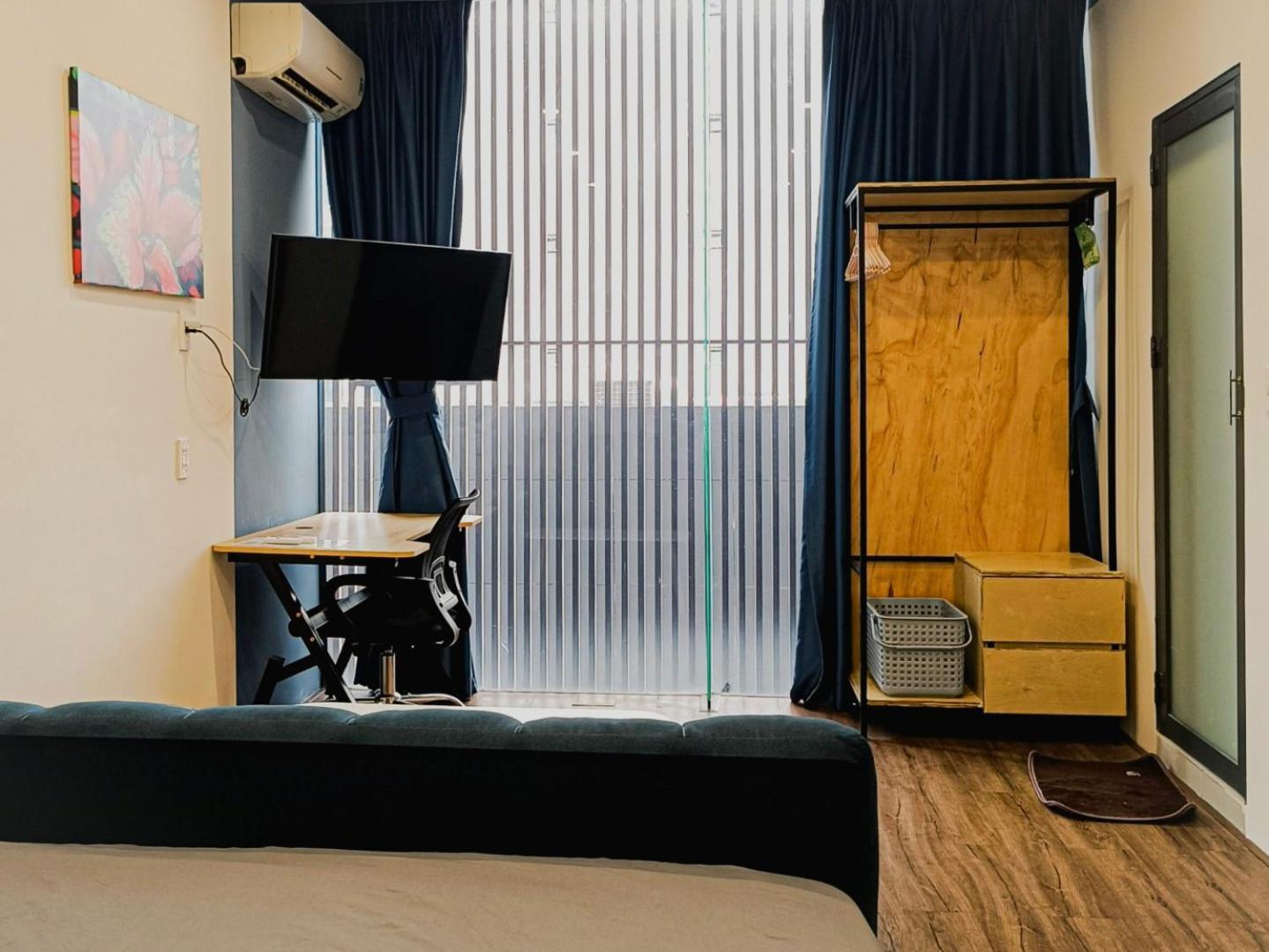 Deluxe Queen Studio