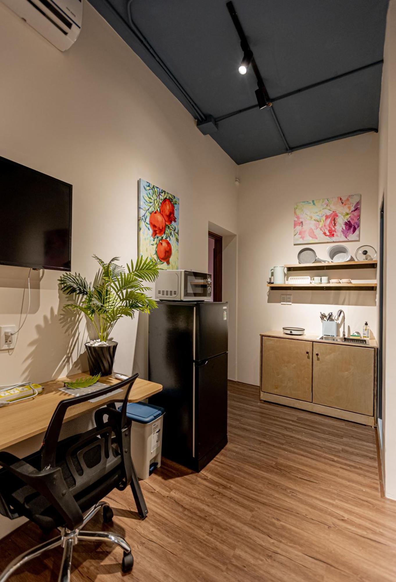 Queen Studio