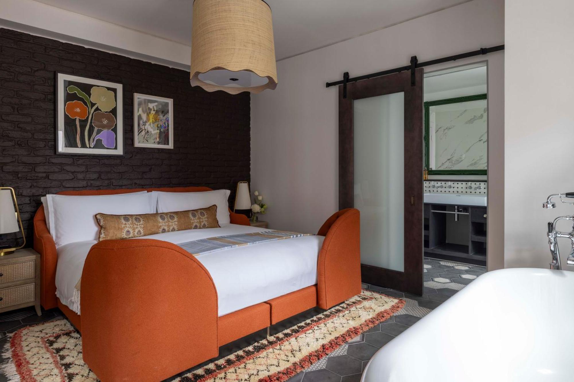 Deluxe One-Bedroom Suite