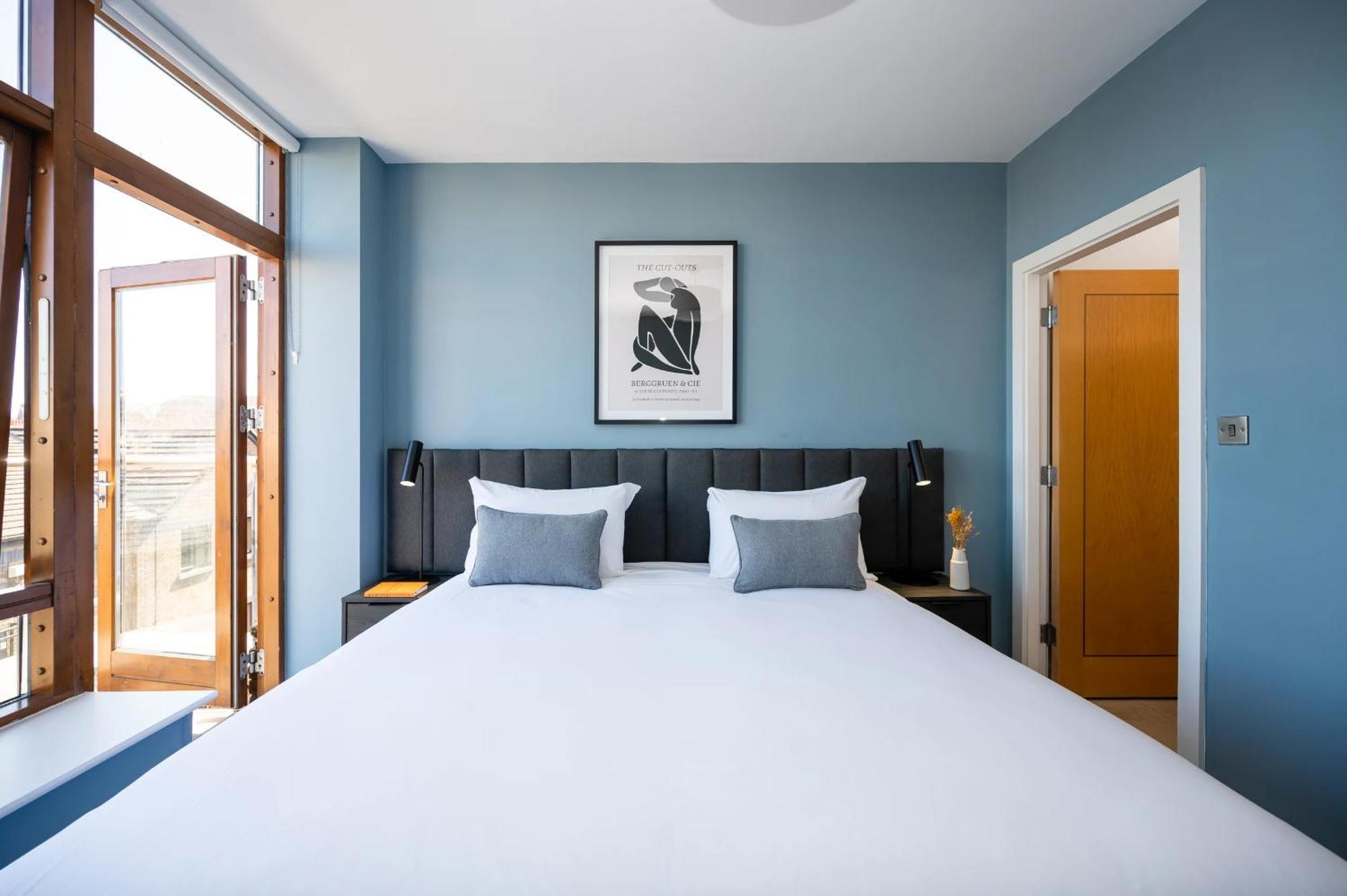 Three-Bedroom Apartment Penthouse