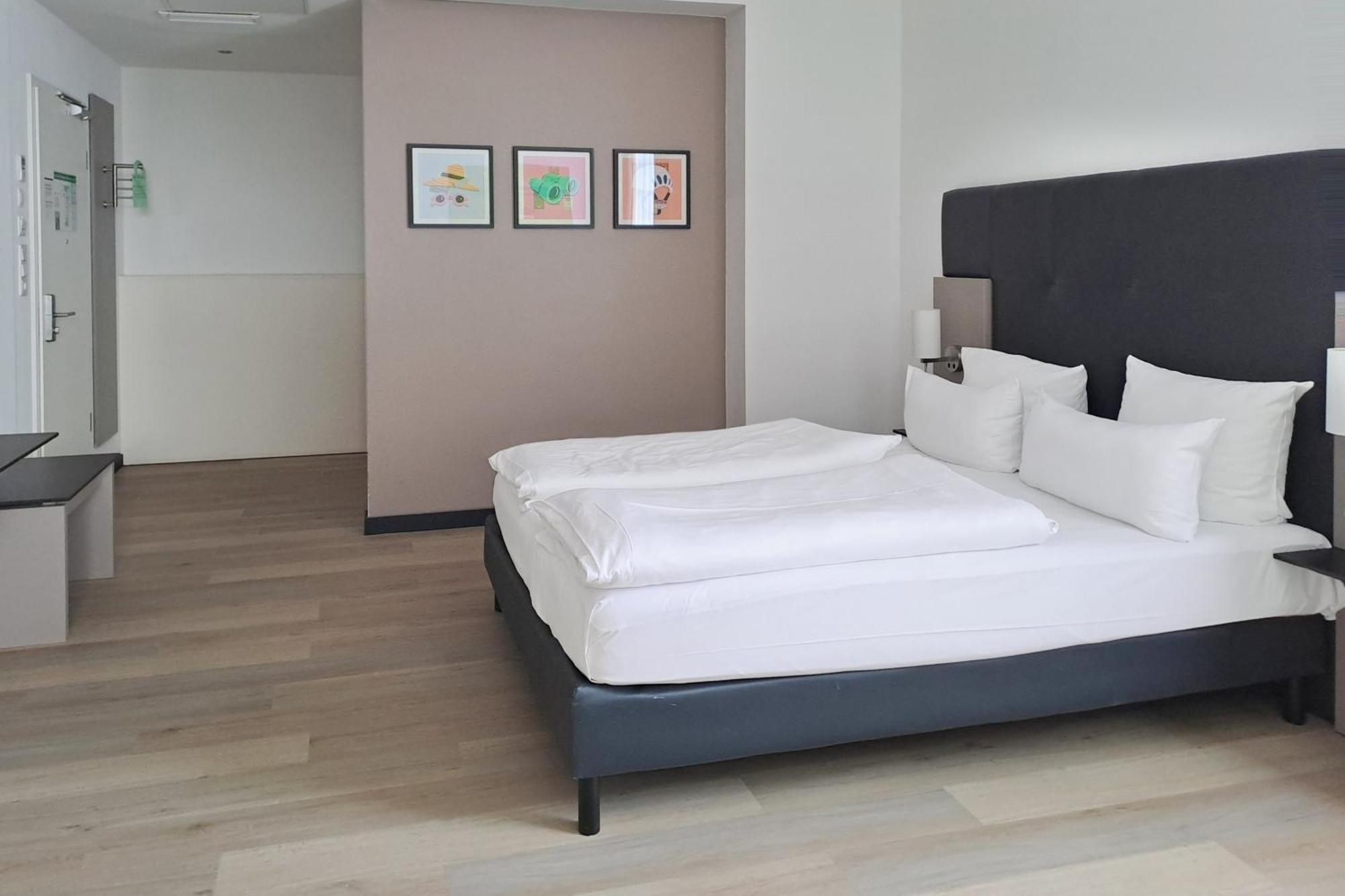 Premium Family Room Two Queen Beds Single Sofa Bed