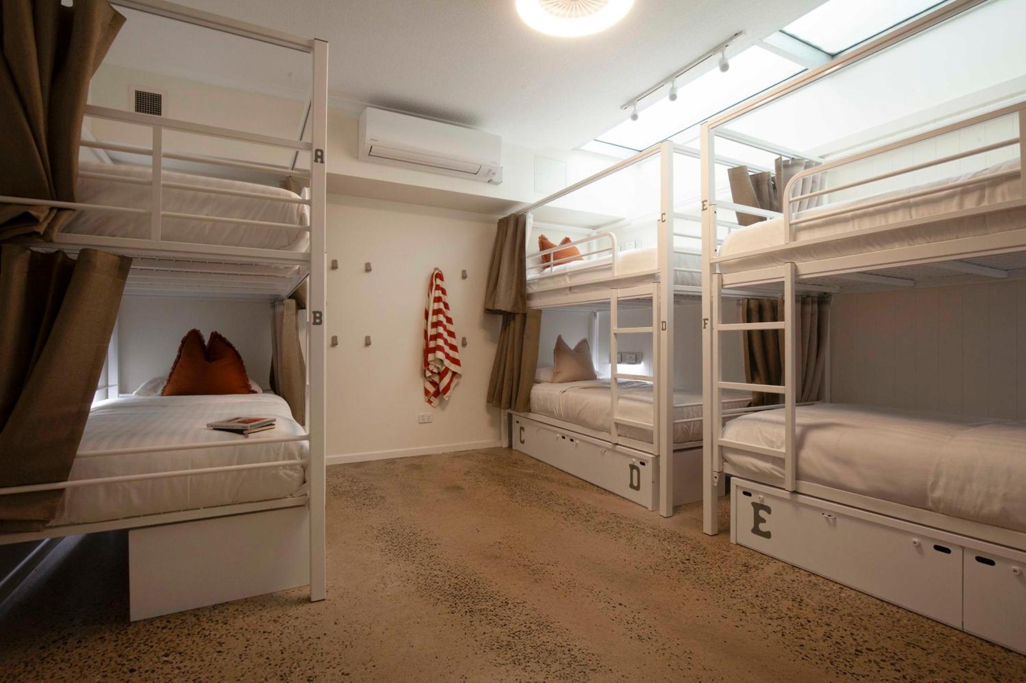 6 Bed Private room