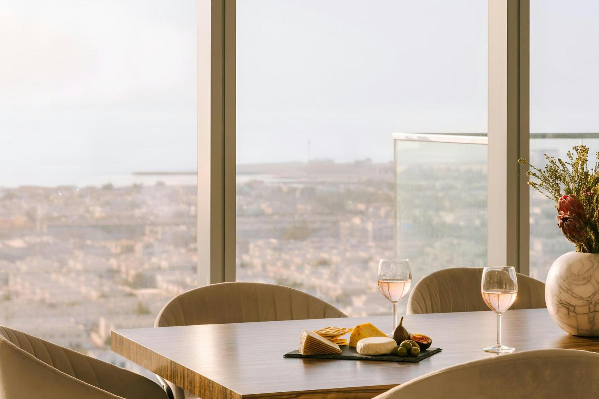 Three-Bedroom Apartment Sea View
