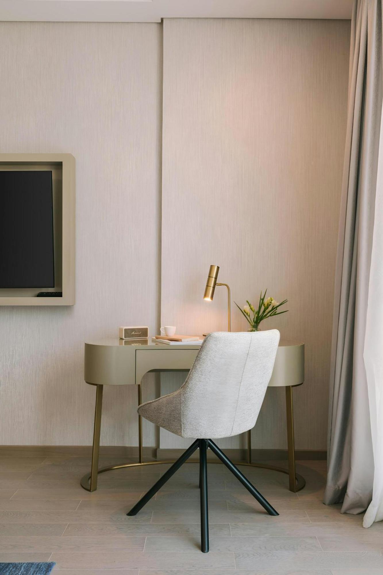 Executive Suite 2 BDR