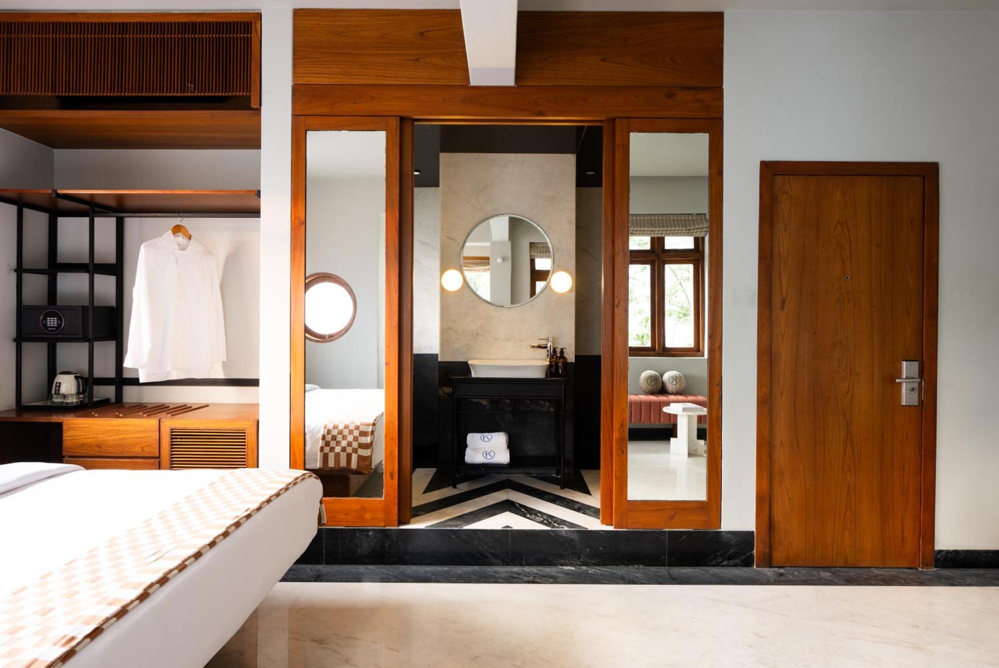 Deluxe King Suite,1671398013:JPEG